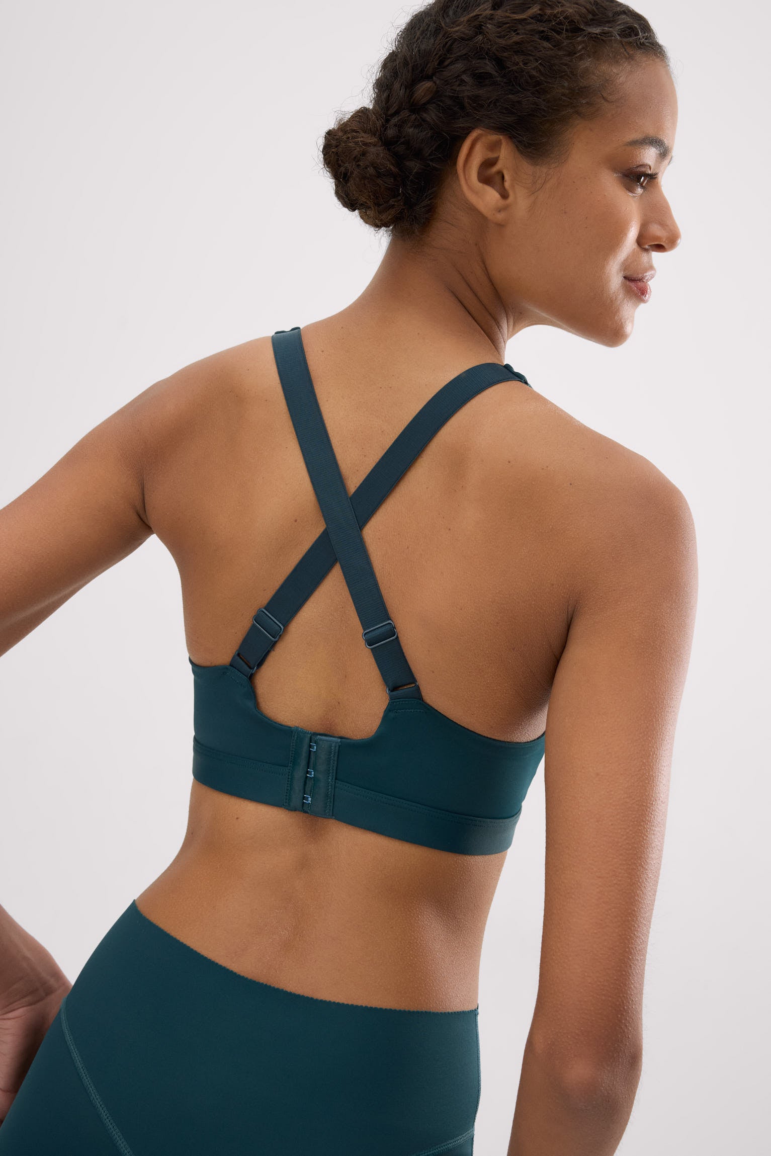 Sujetador deportivo Compressive alto impacto tirantes regulables verde botella - Ysabel Mora