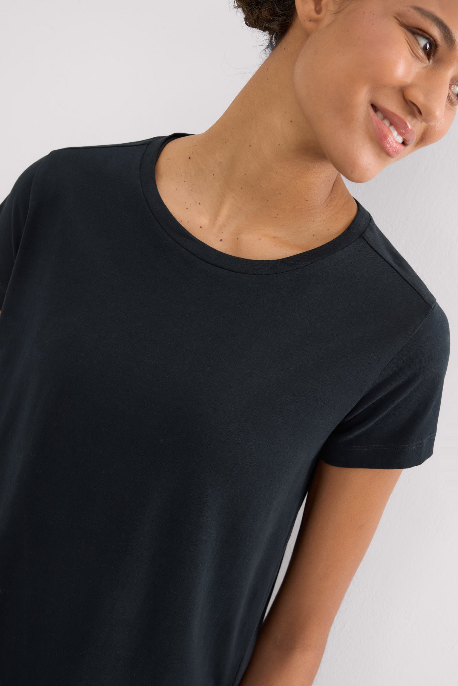 Camiseta algodón básica estilo deportivo negro - Ysabel Mora