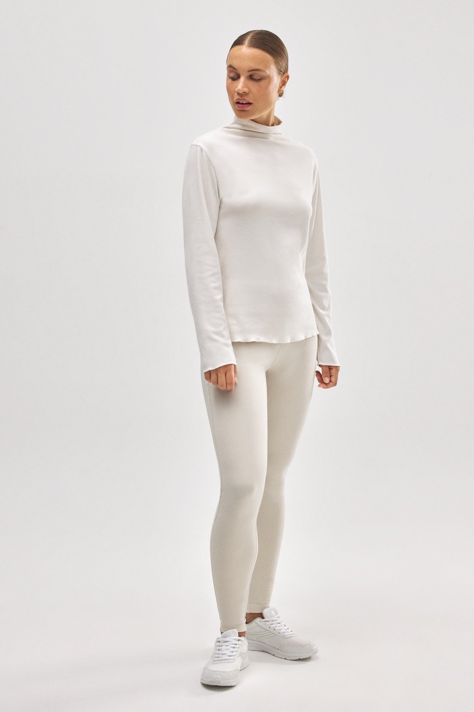 70933-5-camiseta-termica-cuello-perkins-estilo-deportivo-marfil