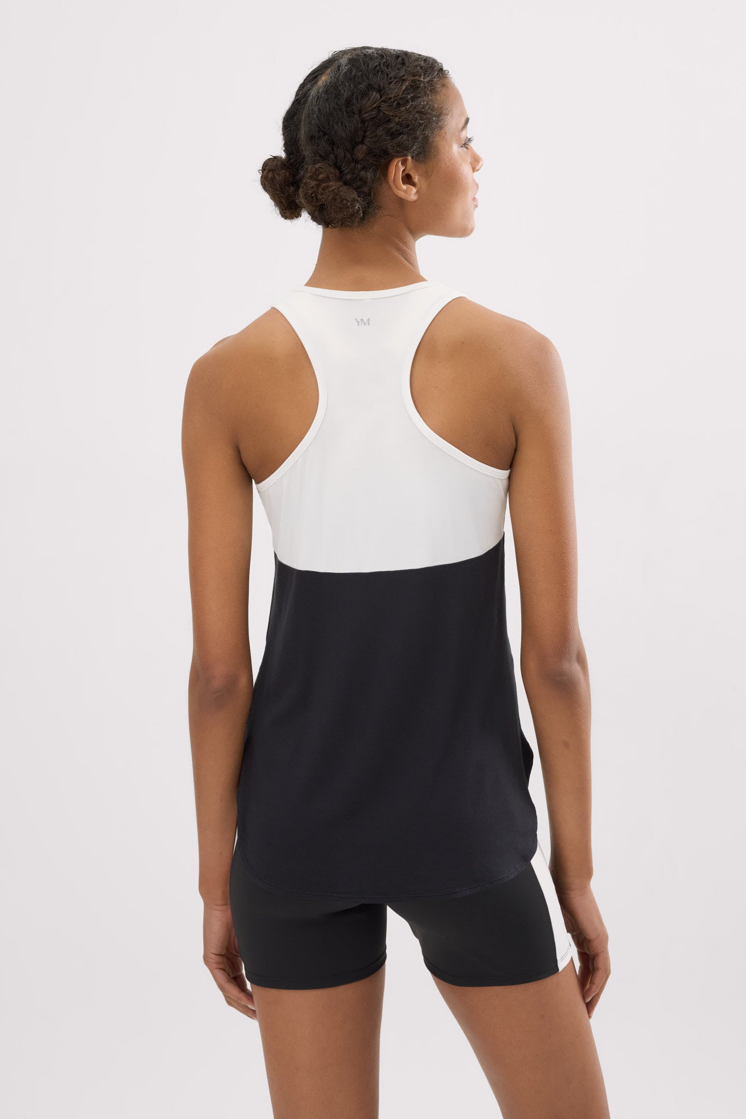 Camiseta deportiva tirantes nadadora blanca y negra - Ysabel Mora