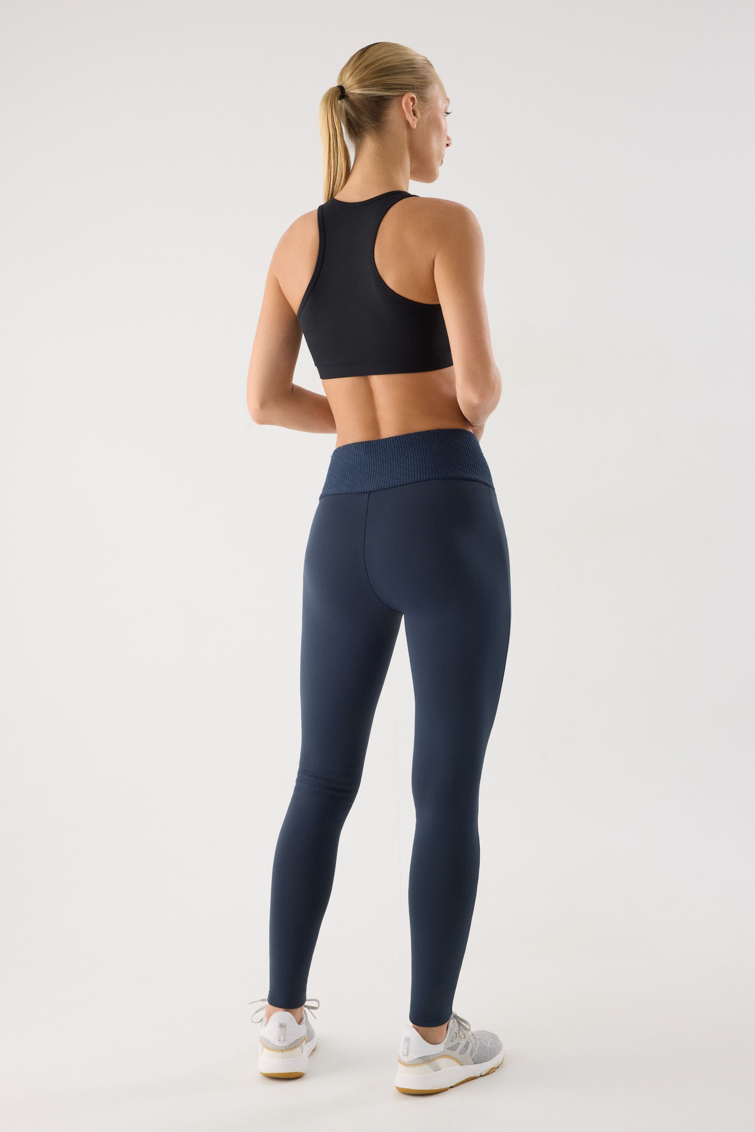 leggings deportivos térmicos pitillo tiro alto termicos en azul noche vista en movimiento para entrenamientos calidad ultra termicos para entrenar con frío