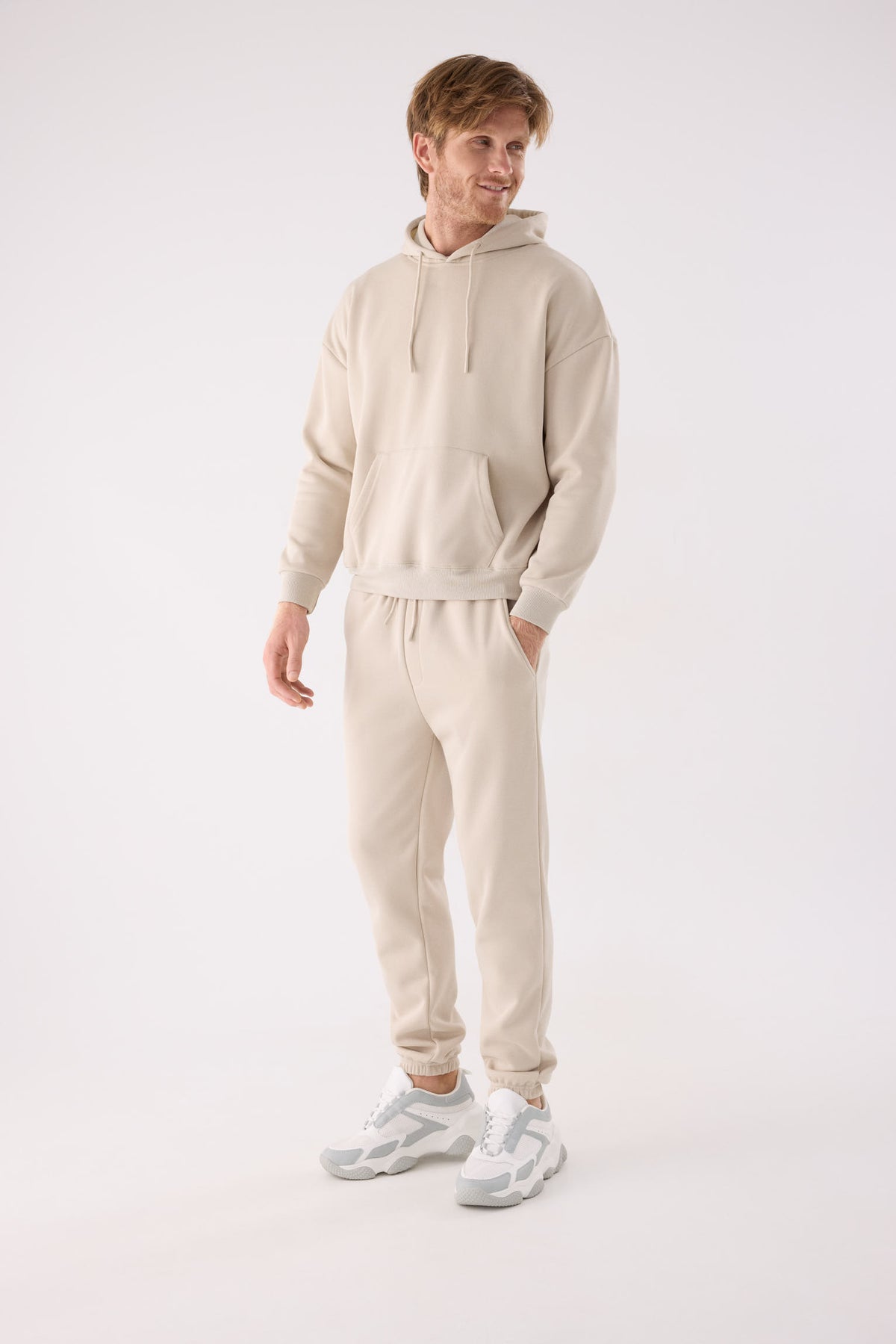 Sweat à capuche sport homme beige molletonné
