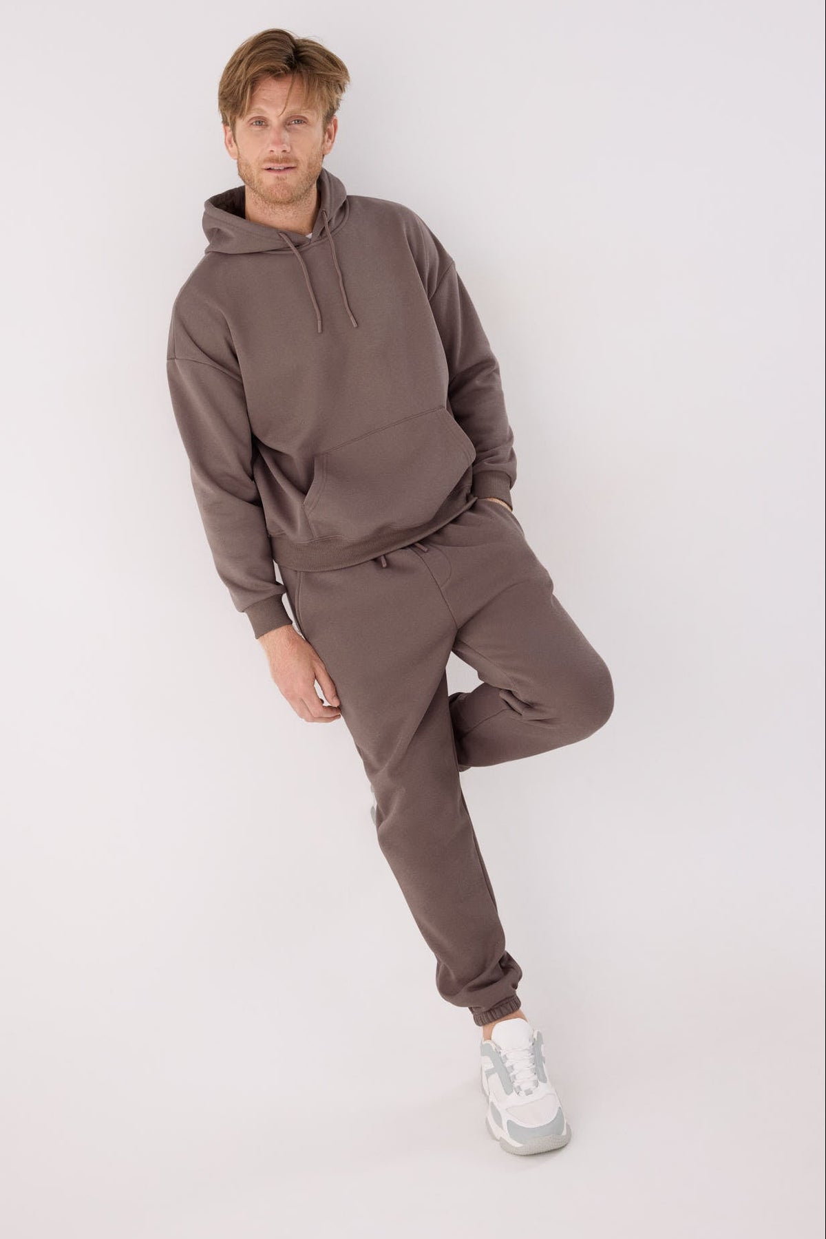 Sweat à capuche sport homme marron molletonné