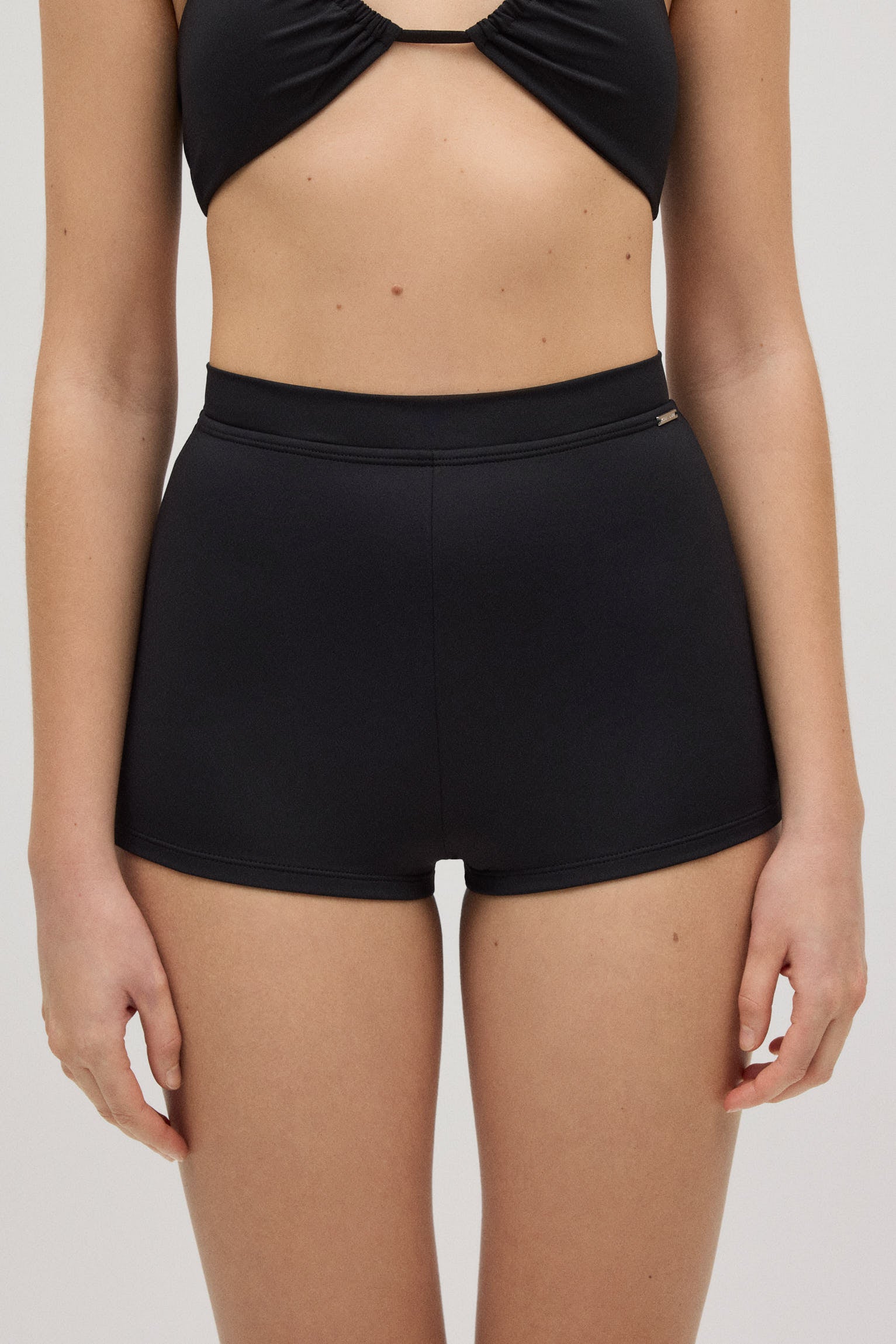 82870-1-shorts-bano-mujer-ysabel-mora-negro