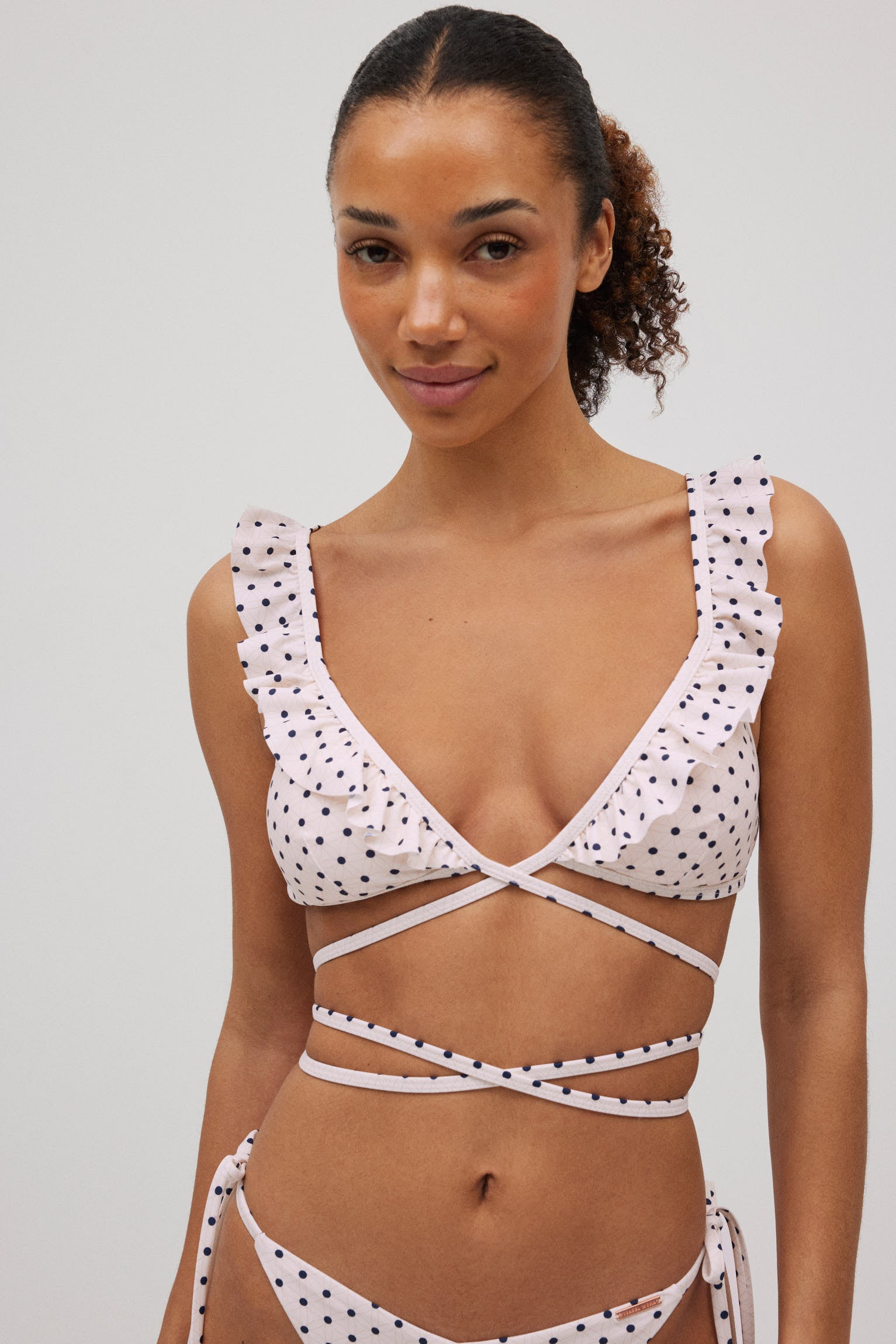 82890-1-top-triangulo-estampado-lunares-mujer-ysabel-mora-blanco