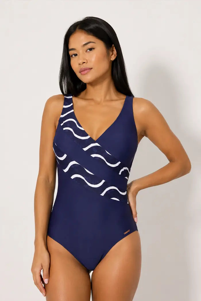 Maillot de bain amincissant marin avec bonnet B à effet croisé