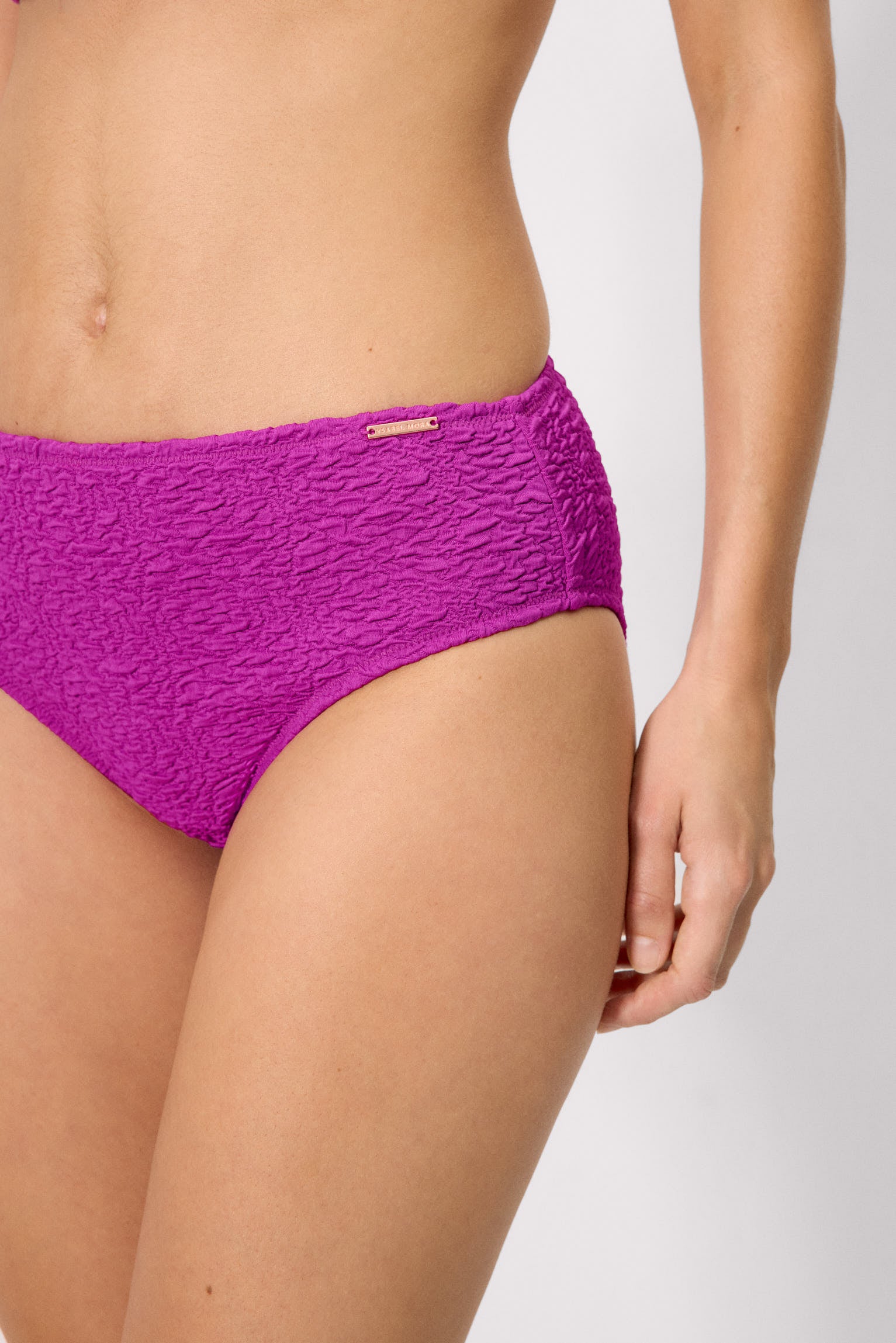 83242-bright-purple-braga-bikini-mujer-moldeadora-midi-con-textura-lila-mujer-ysabel-mora