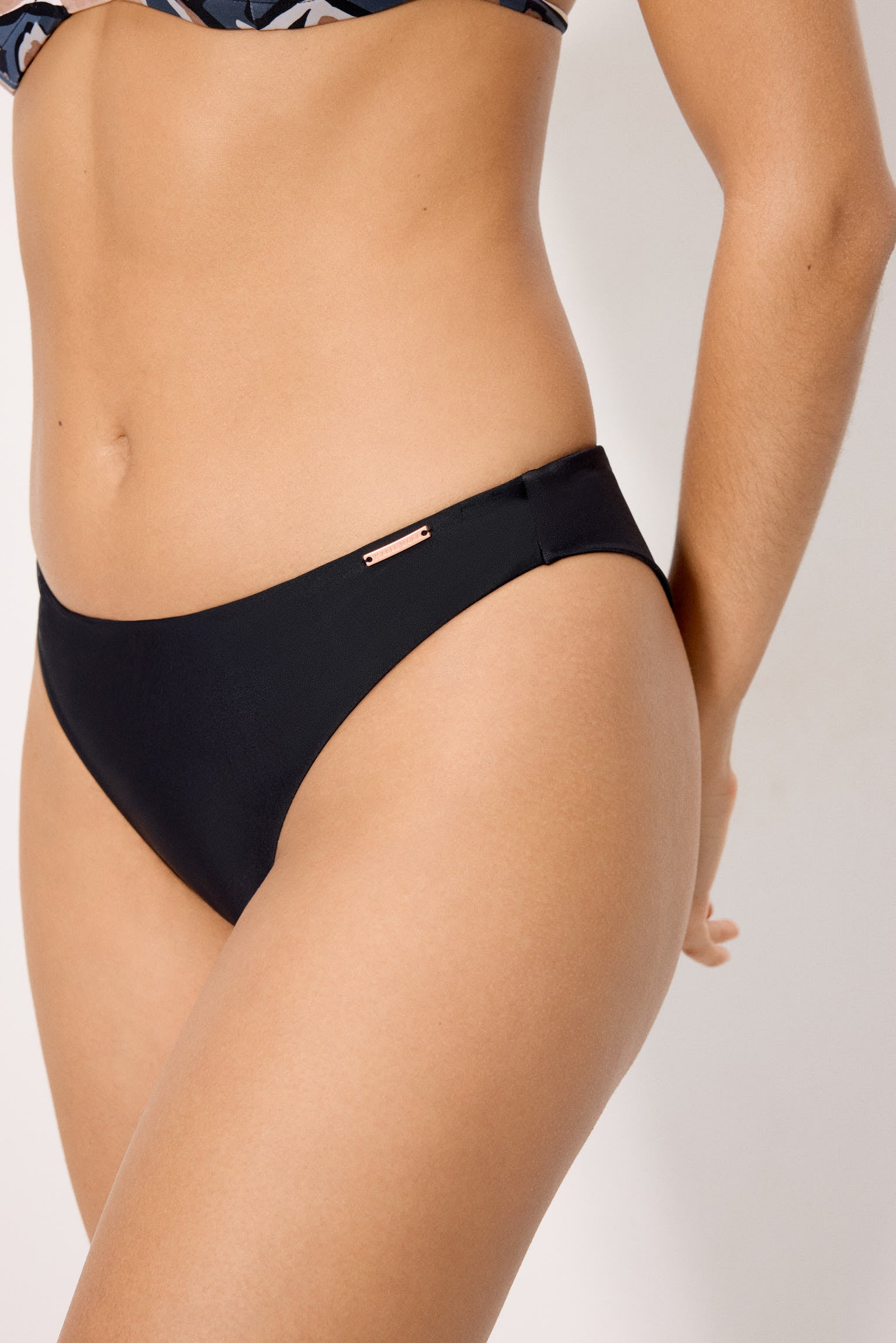 83297-negro-braga-bikini-mujer-brasilena-negro--ysabel-mora