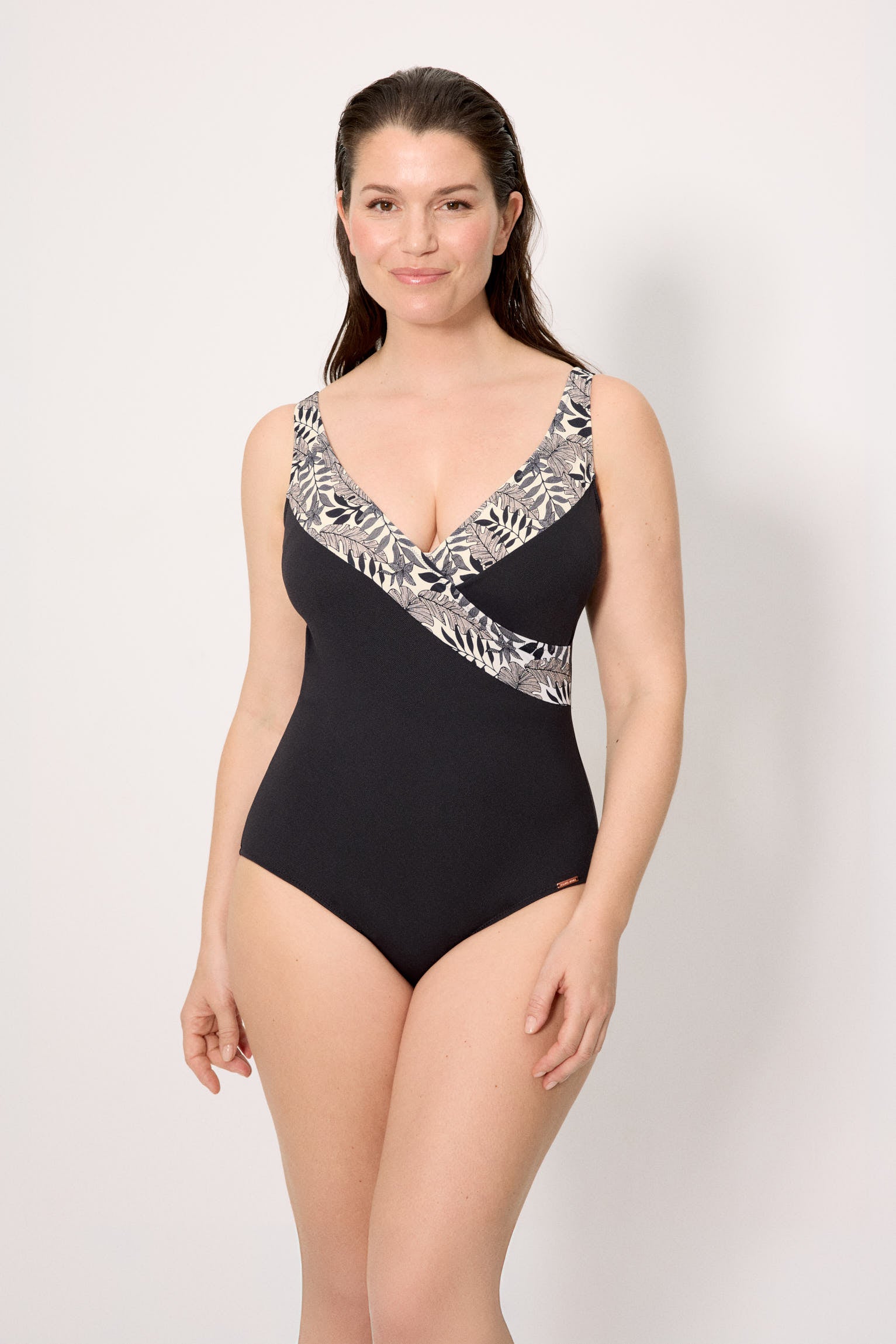 83352--banador-mujer-moldeador-micropique-negro-copa-c--ysabel-mora