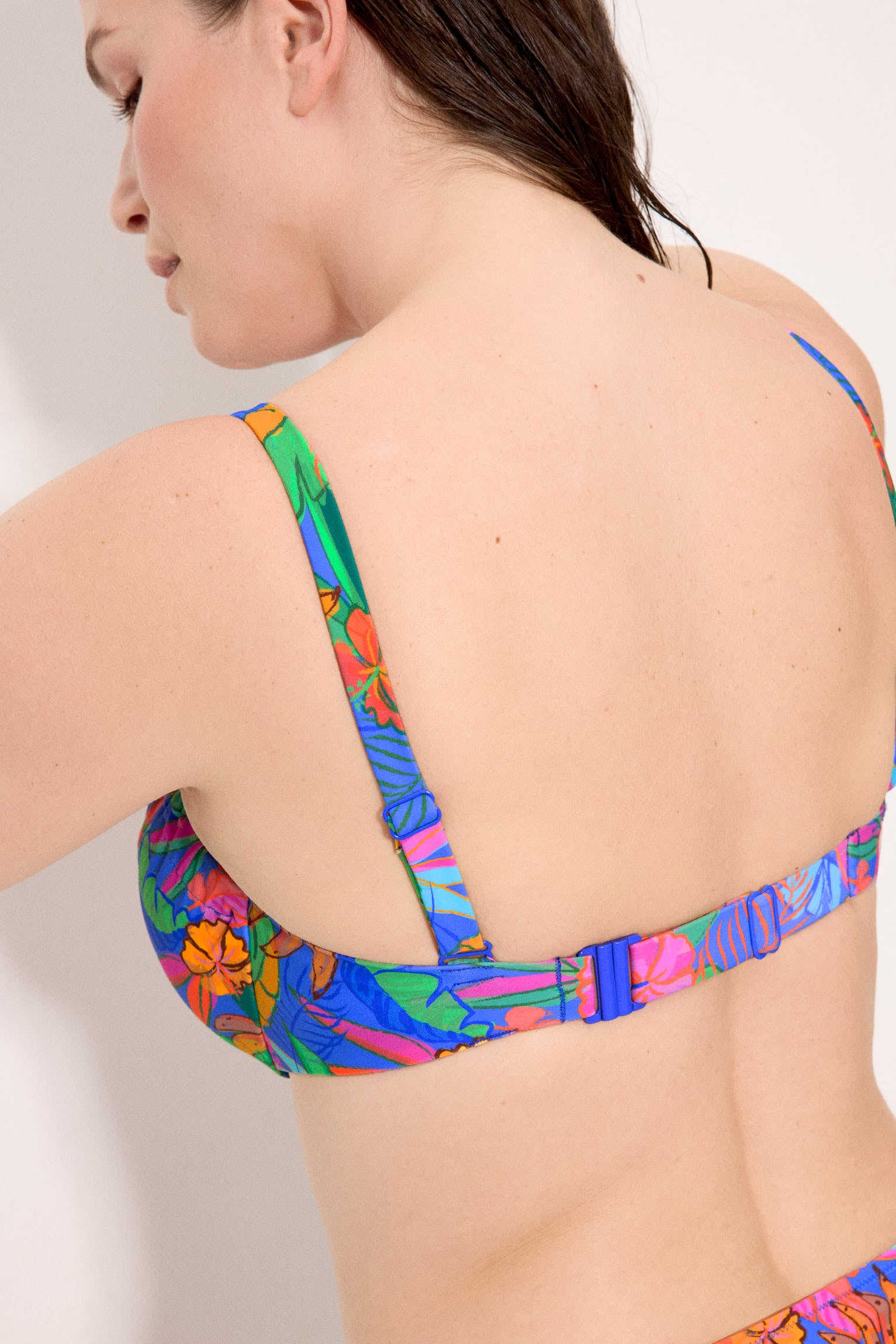 Haut de bikini minimaliste à imprimé tropical avec armatures réglables, bonnets C et D