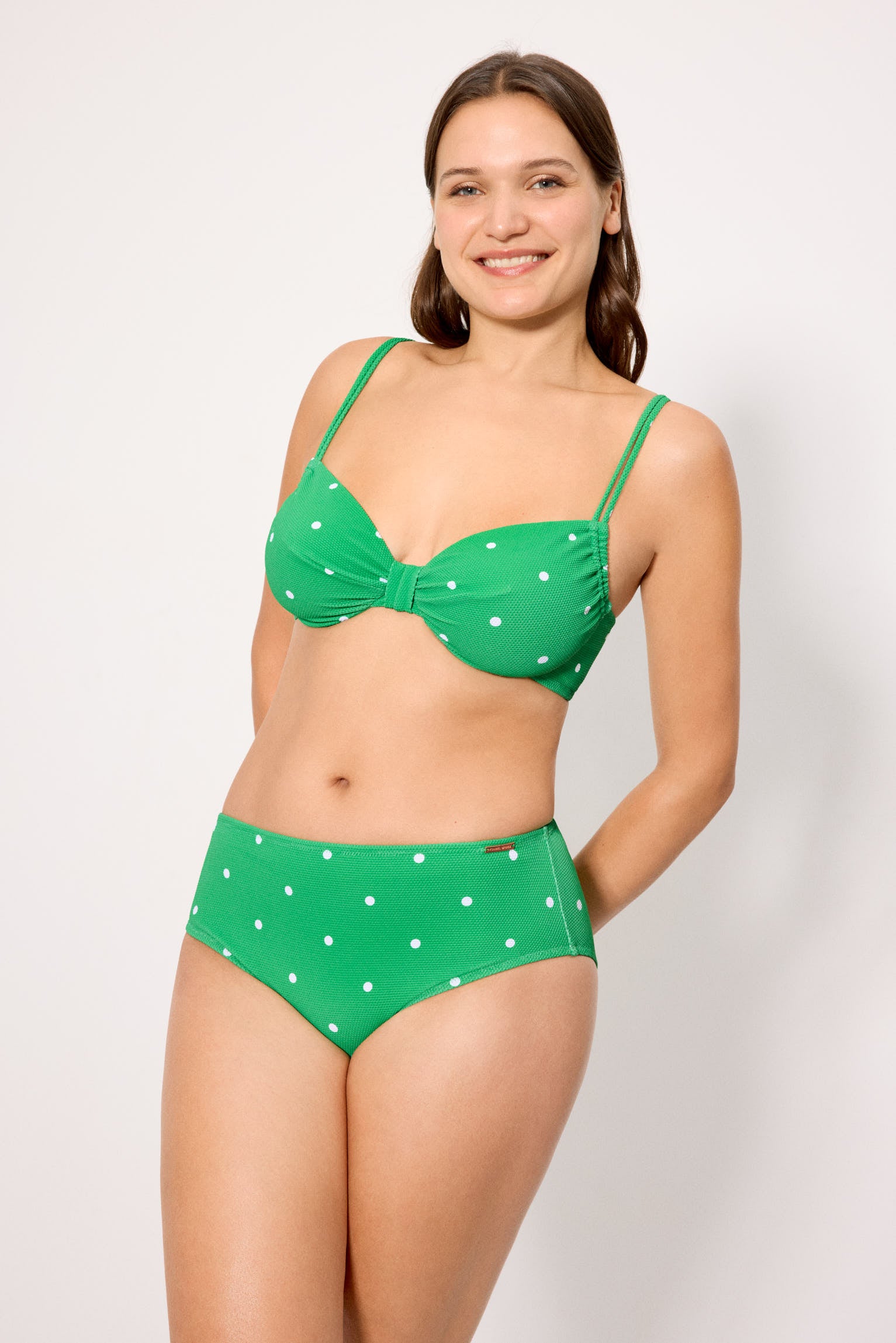 Culotte de bikini gainante taille haute en piqué vert à pois.