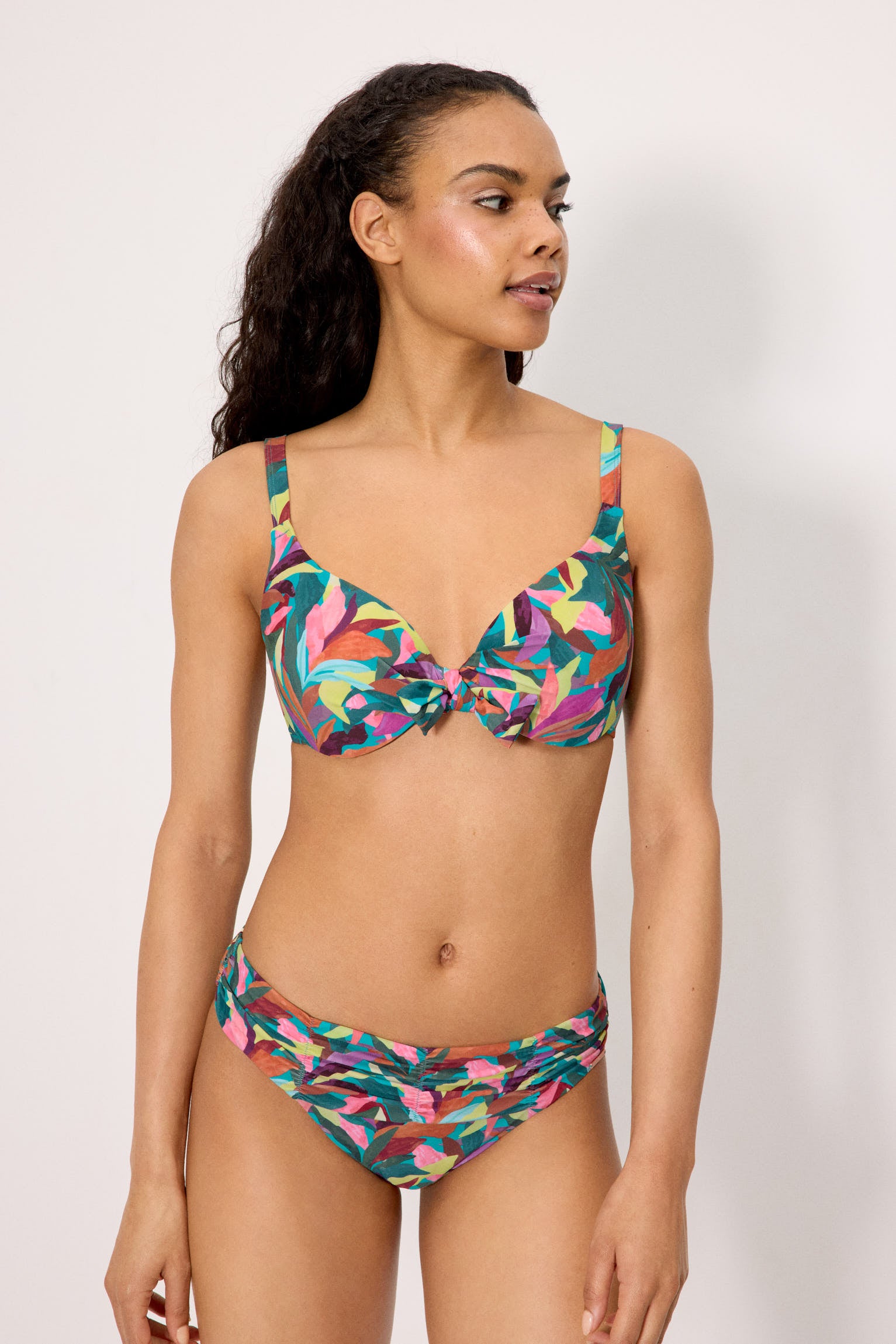 Haut de bikini à armatures imprimé feuilles, bonnet C