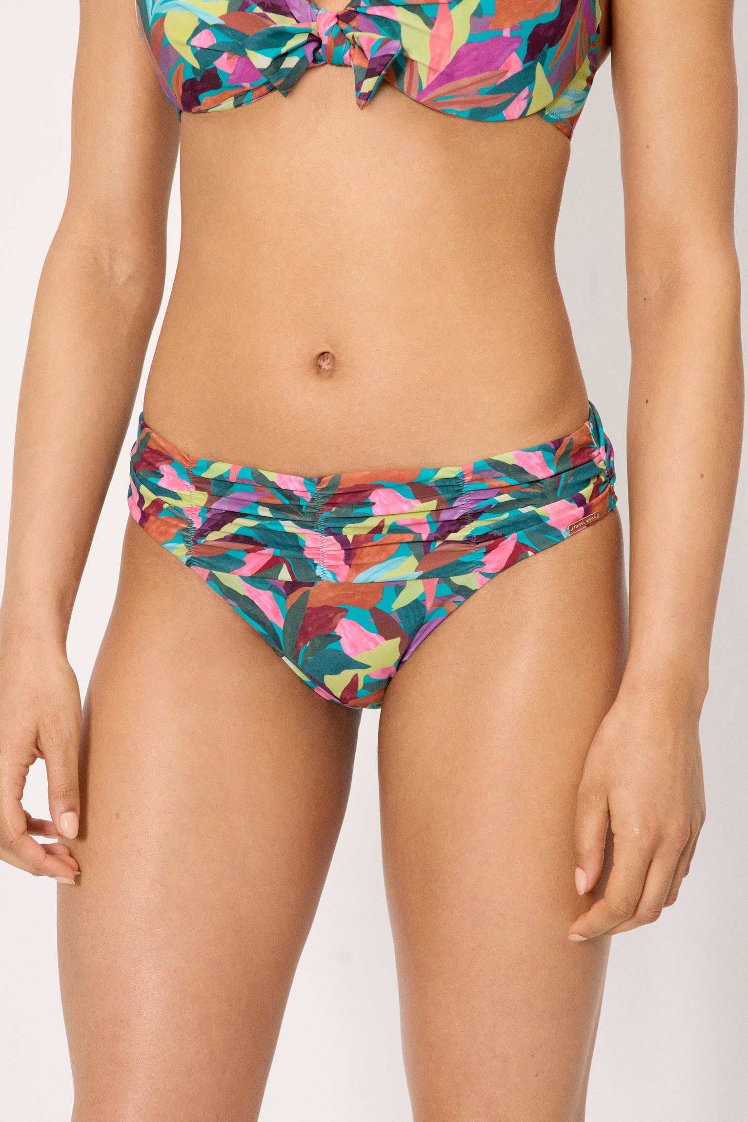 Culotte de bikini gainante mi-longue à motifs de feuilles