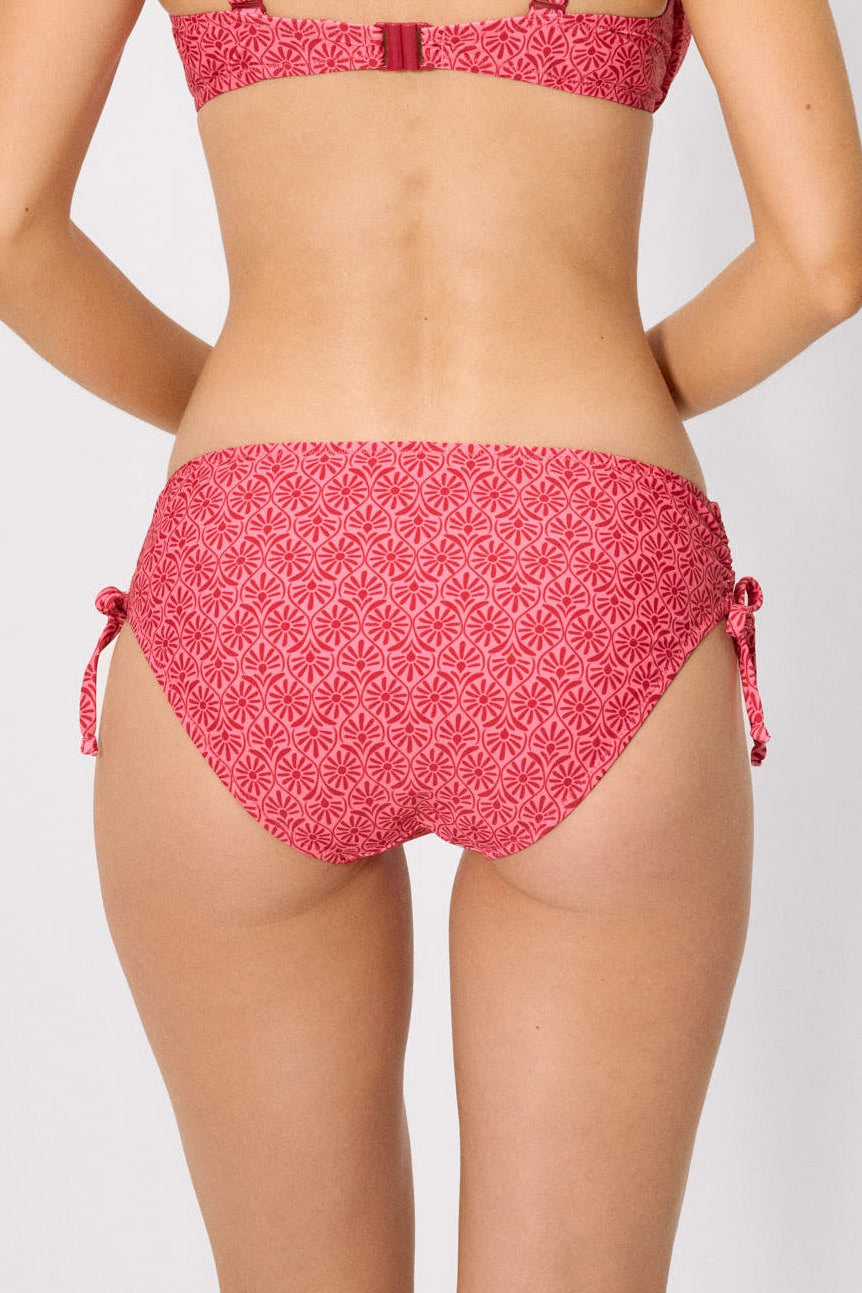 Culotte de bikini gainante mi-longue à fleurs roses et rouges