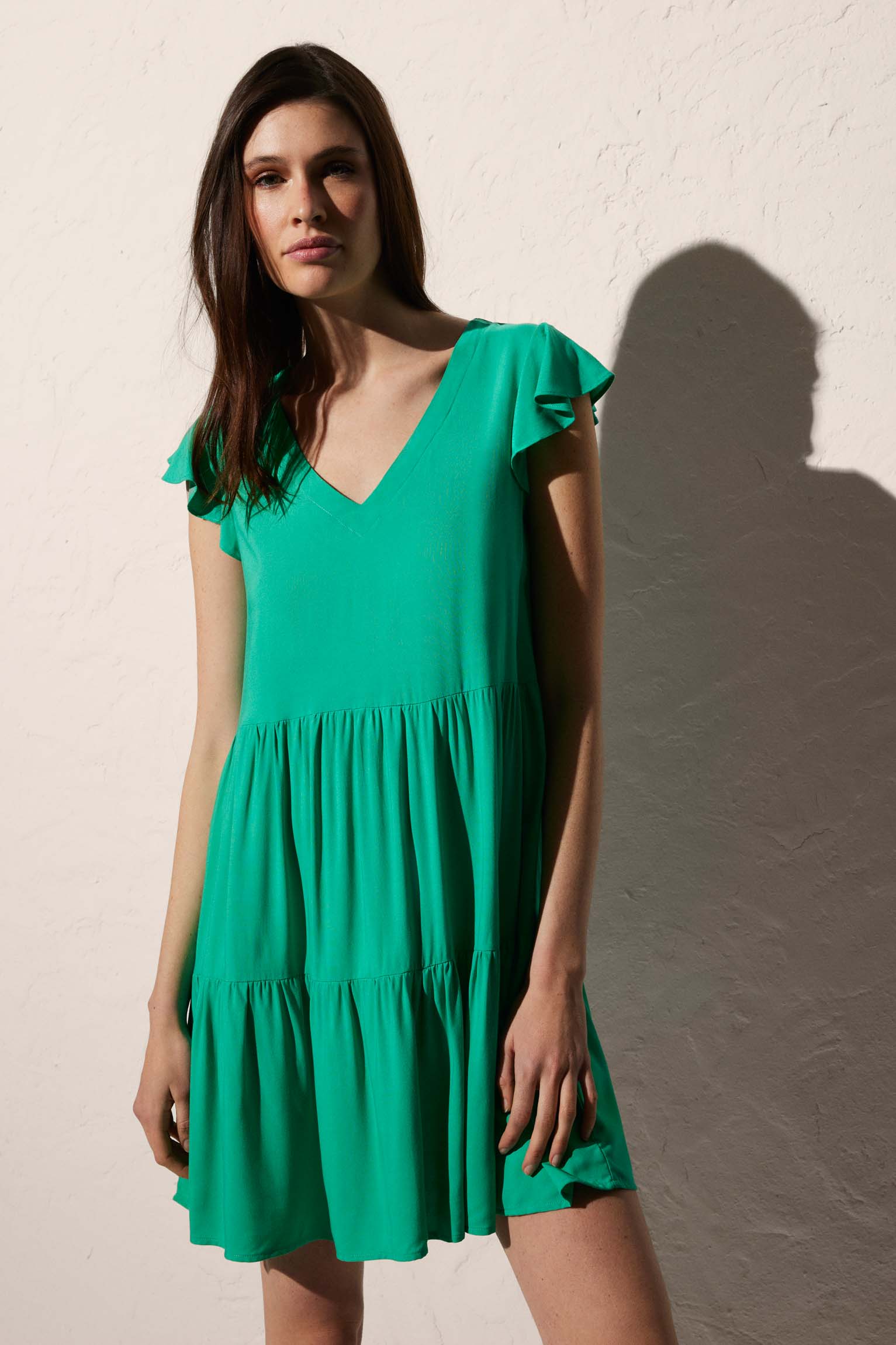 Vestido de playa corto de manga corta con volantes en verde - Ysabel Mora