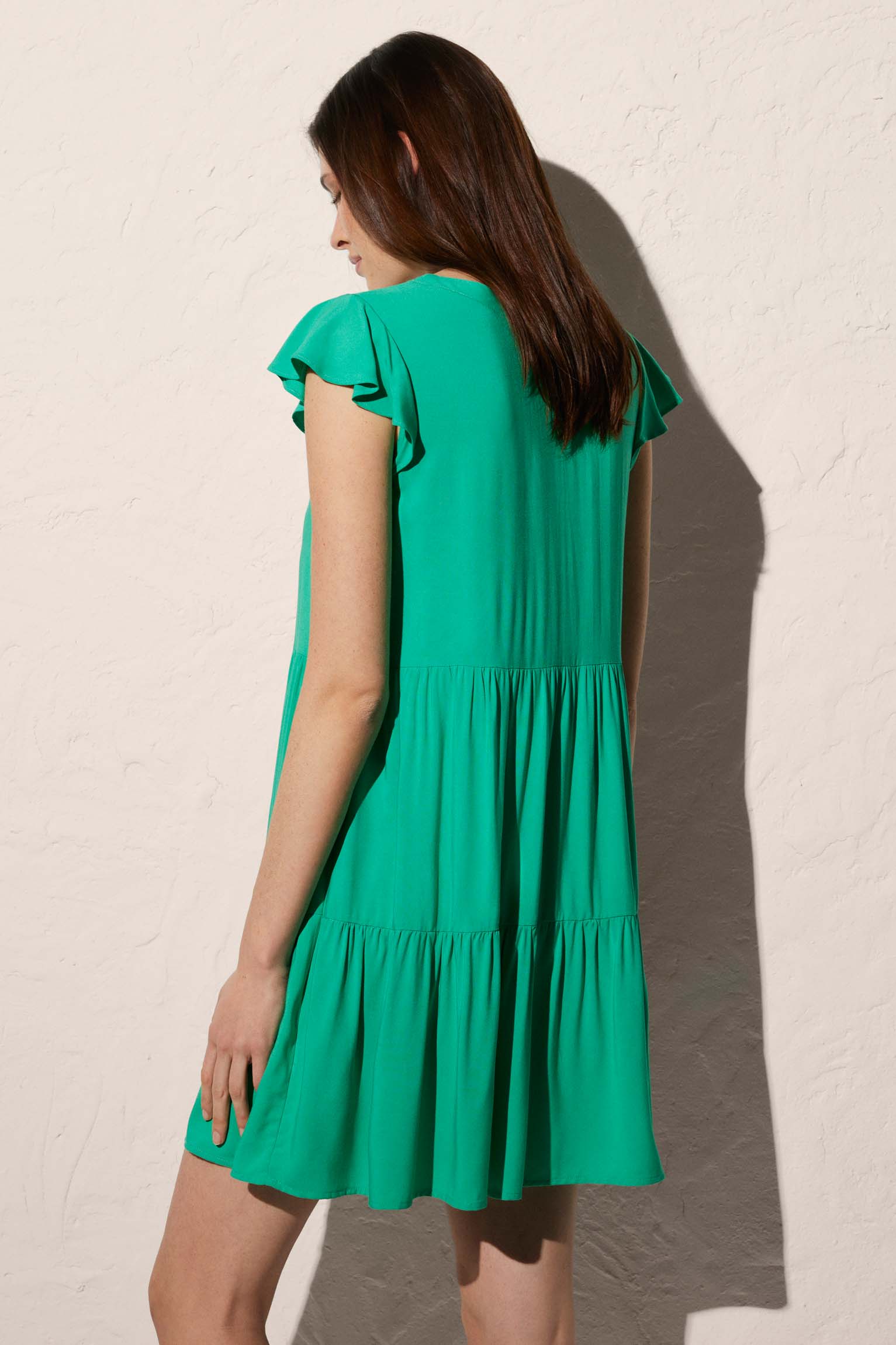 Vestido de playa corto de manga corta con volantes en verde - Ysabel Mora