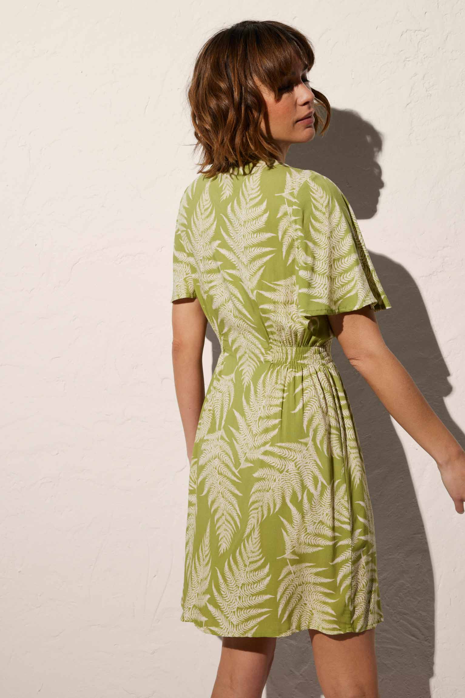 Vestido de playa corto estampado tropical con botones - Ysabel Mora