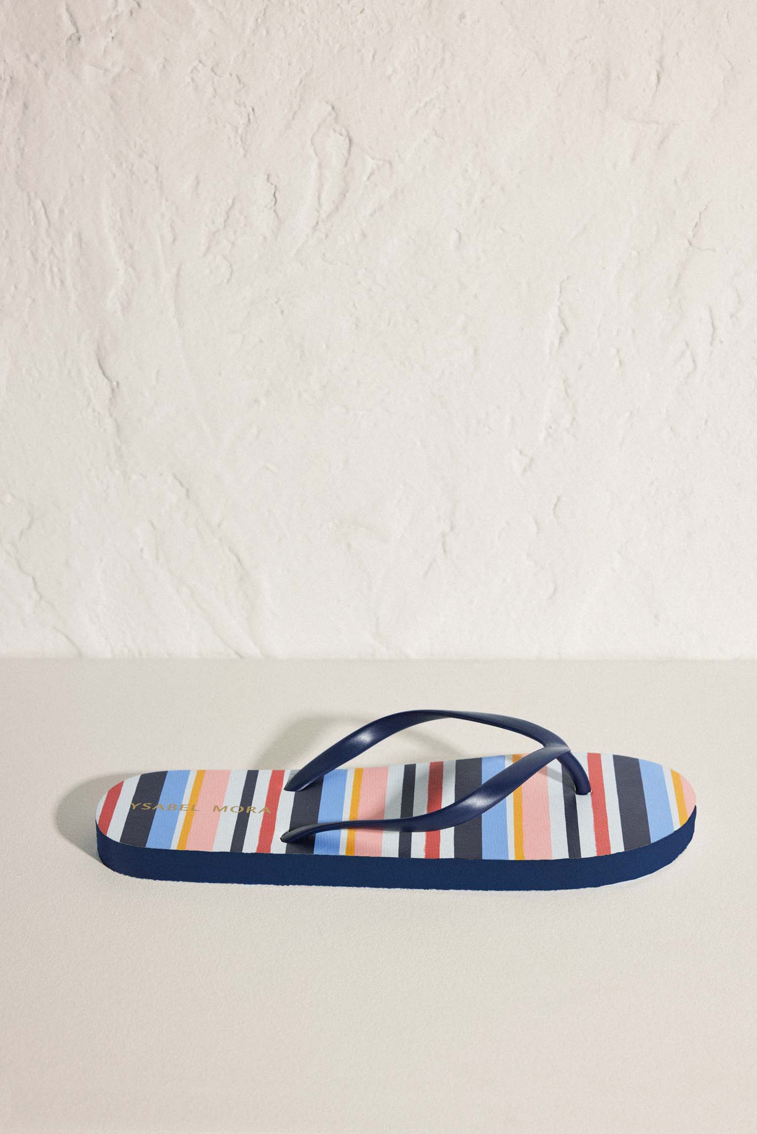 Chanclas de playa planas a rayas multicolor para mujer - Ysabel Mora