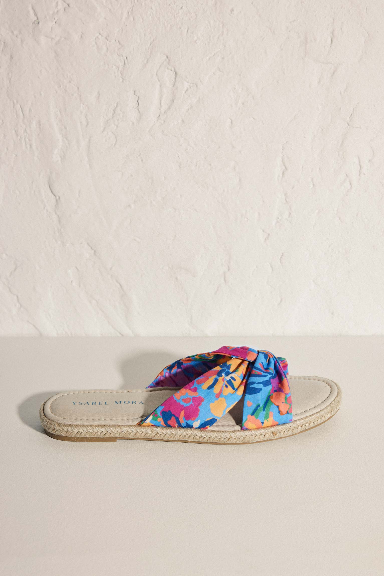 Sandalias estampado floral con plantilla confort de algodón - Ysabel Mora