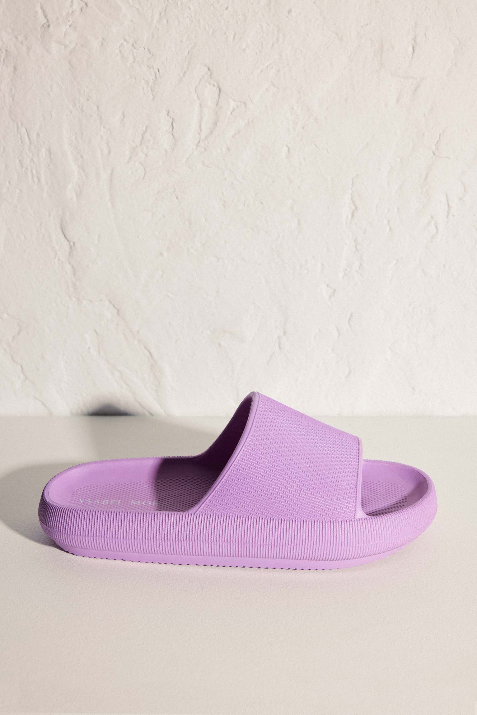 Chanclas de playa antideslizantes ligeras extra comfort lila - Ysabel Mora