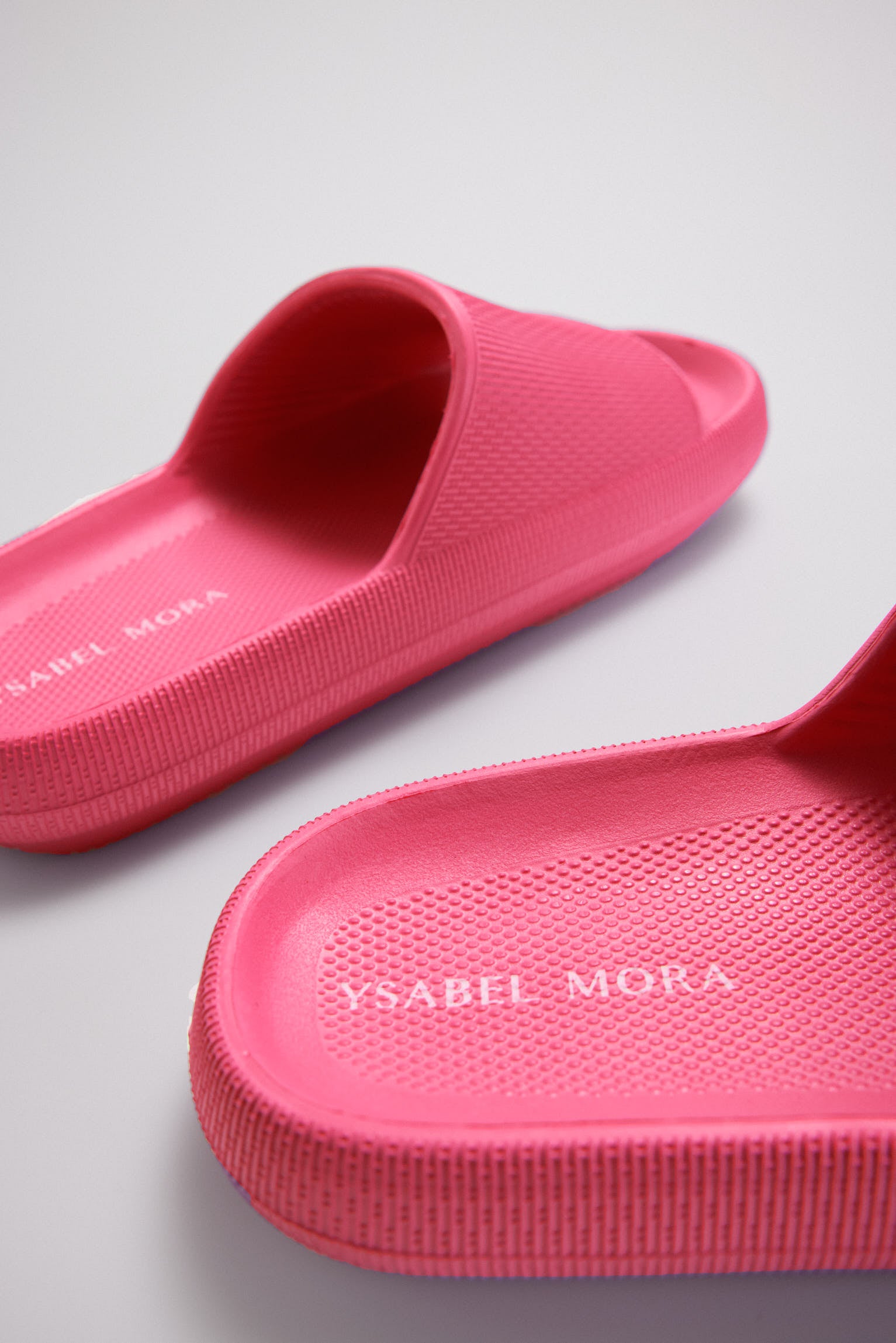 Tongs de plage antidérapantes fuchsia légères et très confortables