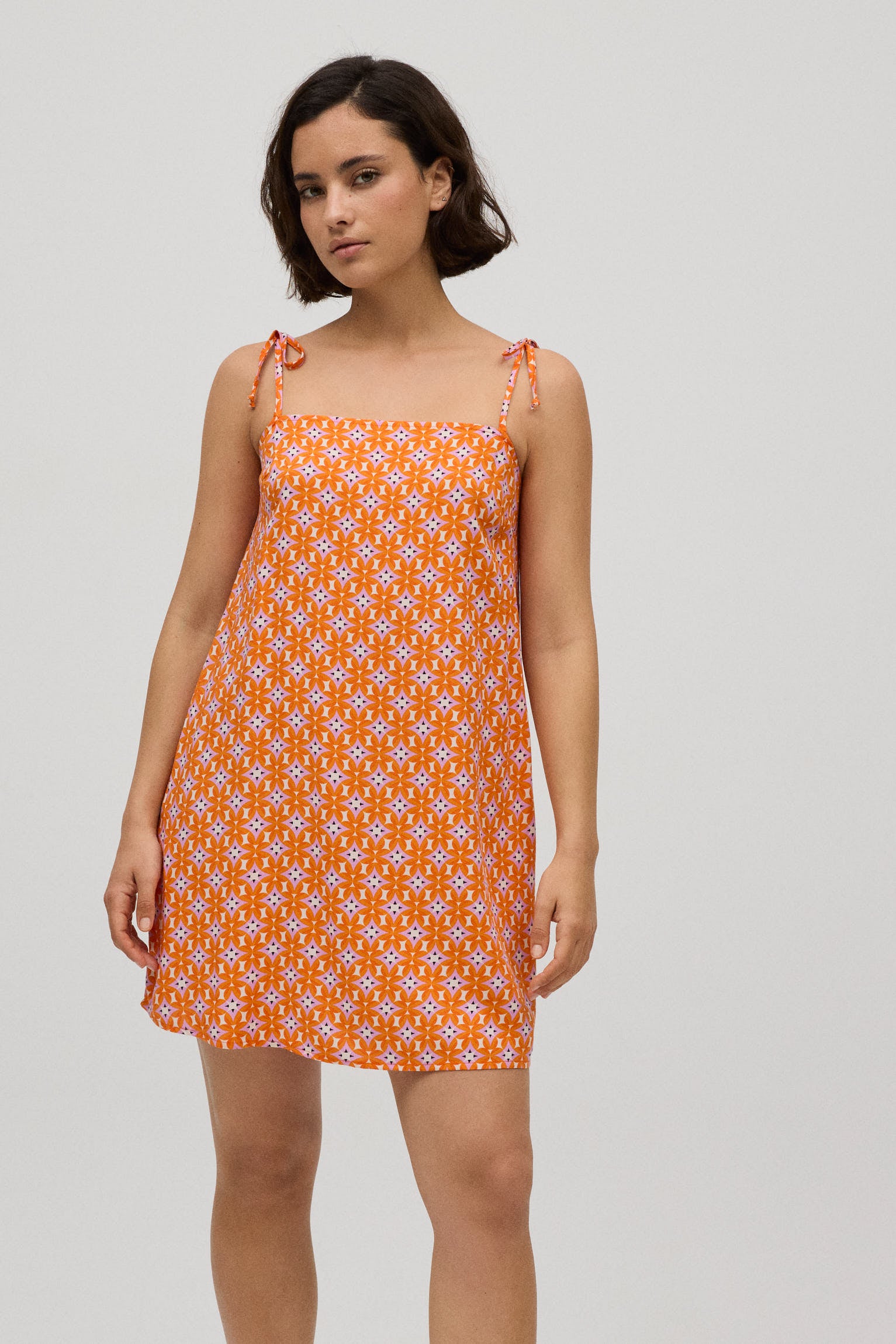Vestido corto tirantes anudados estampado geométrico - Ysabel Mora