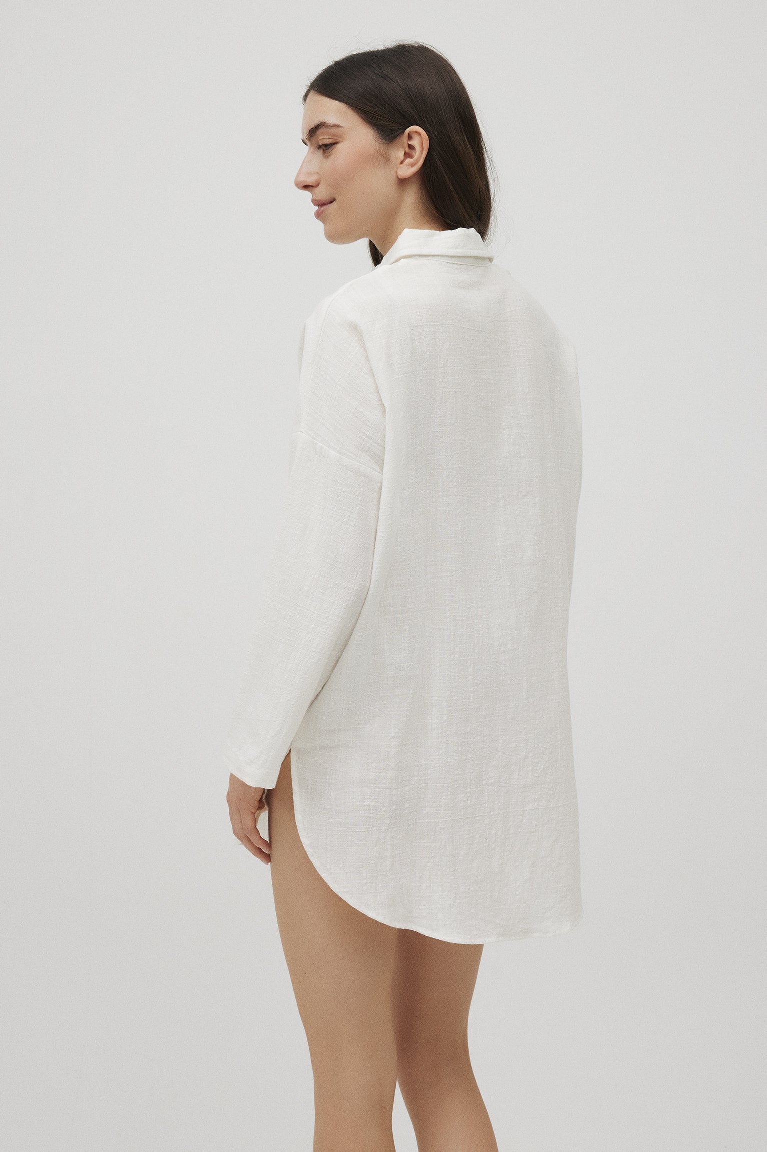 86148-2-camisa-larga-fluida-mujer-ysabel-mora-blanco