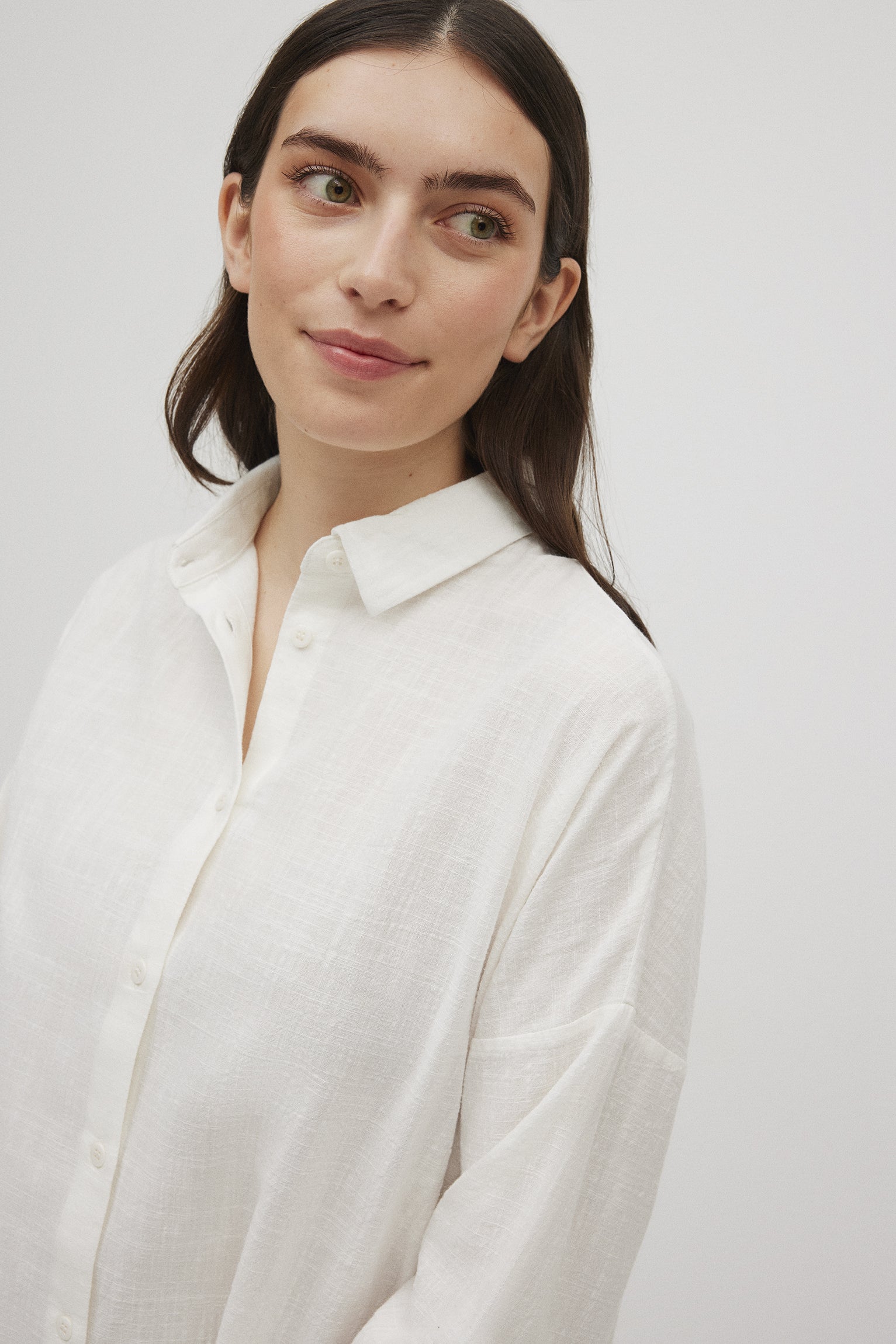 86148-3-camisa-larga-fluida-mujer-ysabel-mora-blanco