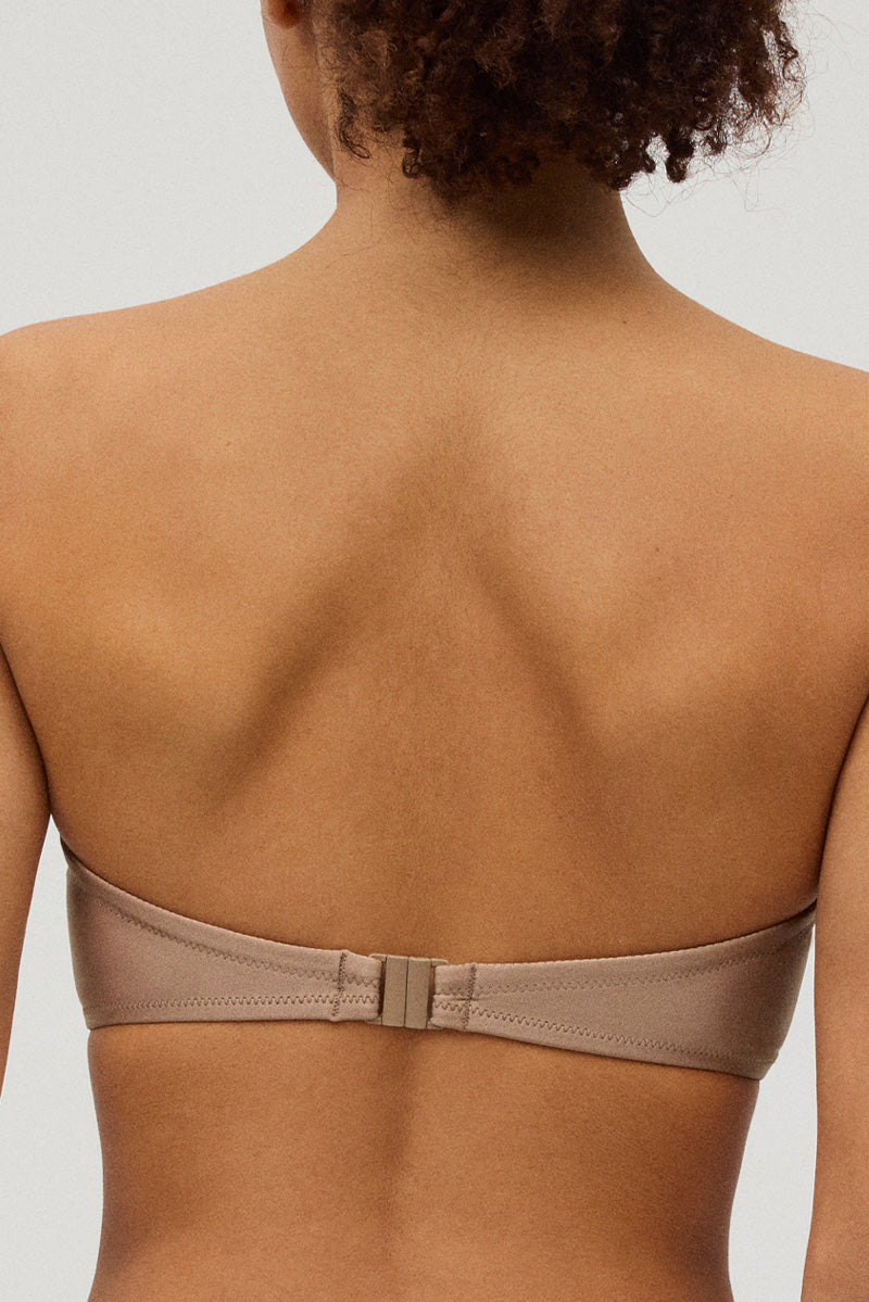 Top bikini bandeau bronce con brillo copa C - Ysabel Mora
