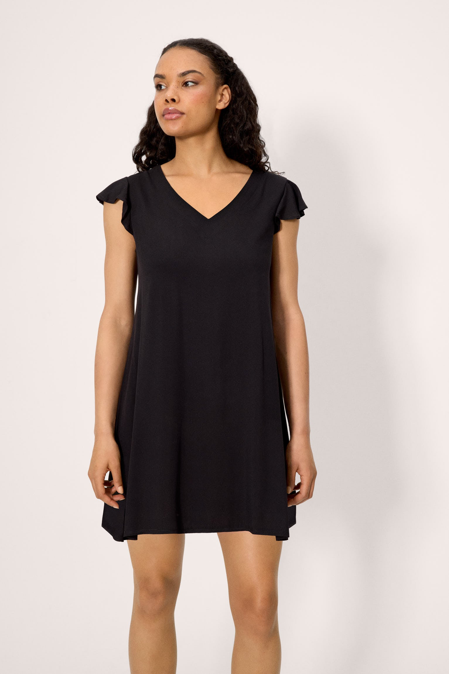 86279-vestido-mujer-verano-corto-cuello-en-v-negro