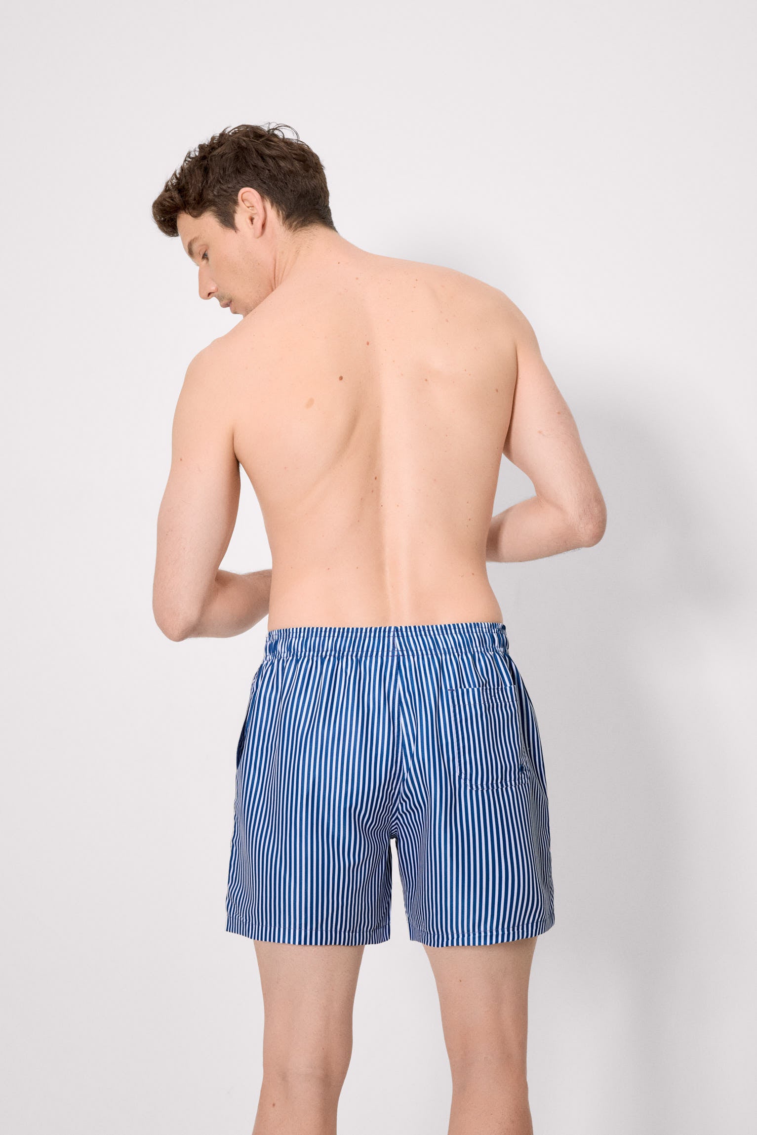 maillot de bain une pièce à rayures bleues