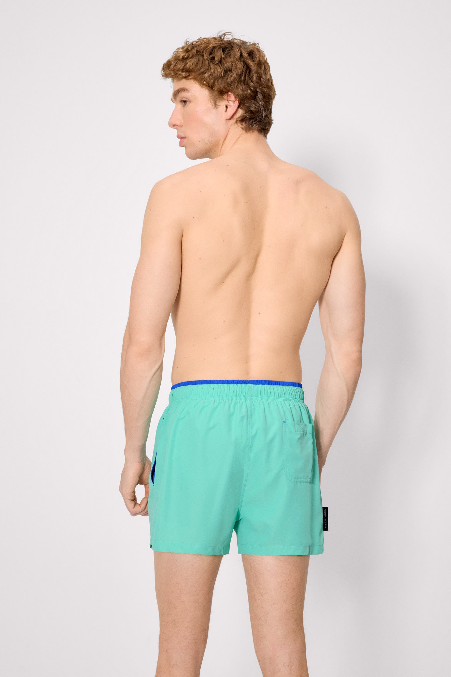 Maillot de bain court avec détail bleu à la taille