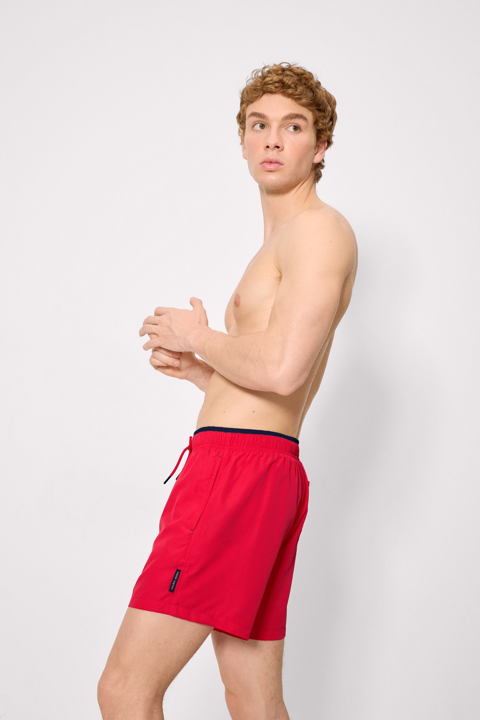 Demi-maillot de bain avec détail rouge à la taille