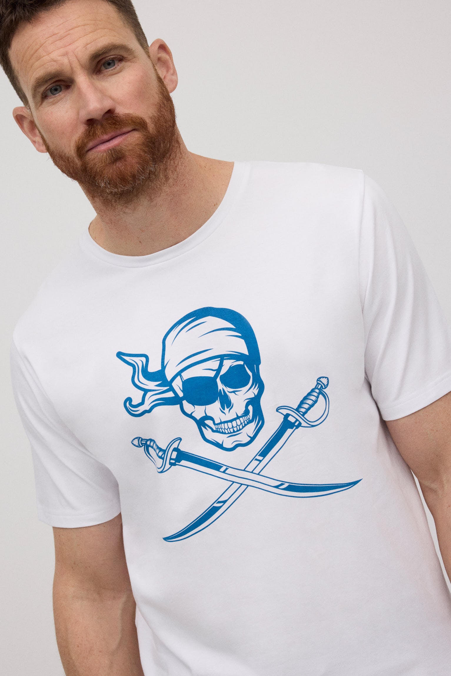90513-camiseta-manga-corta-estampada-calavera-pirata-022