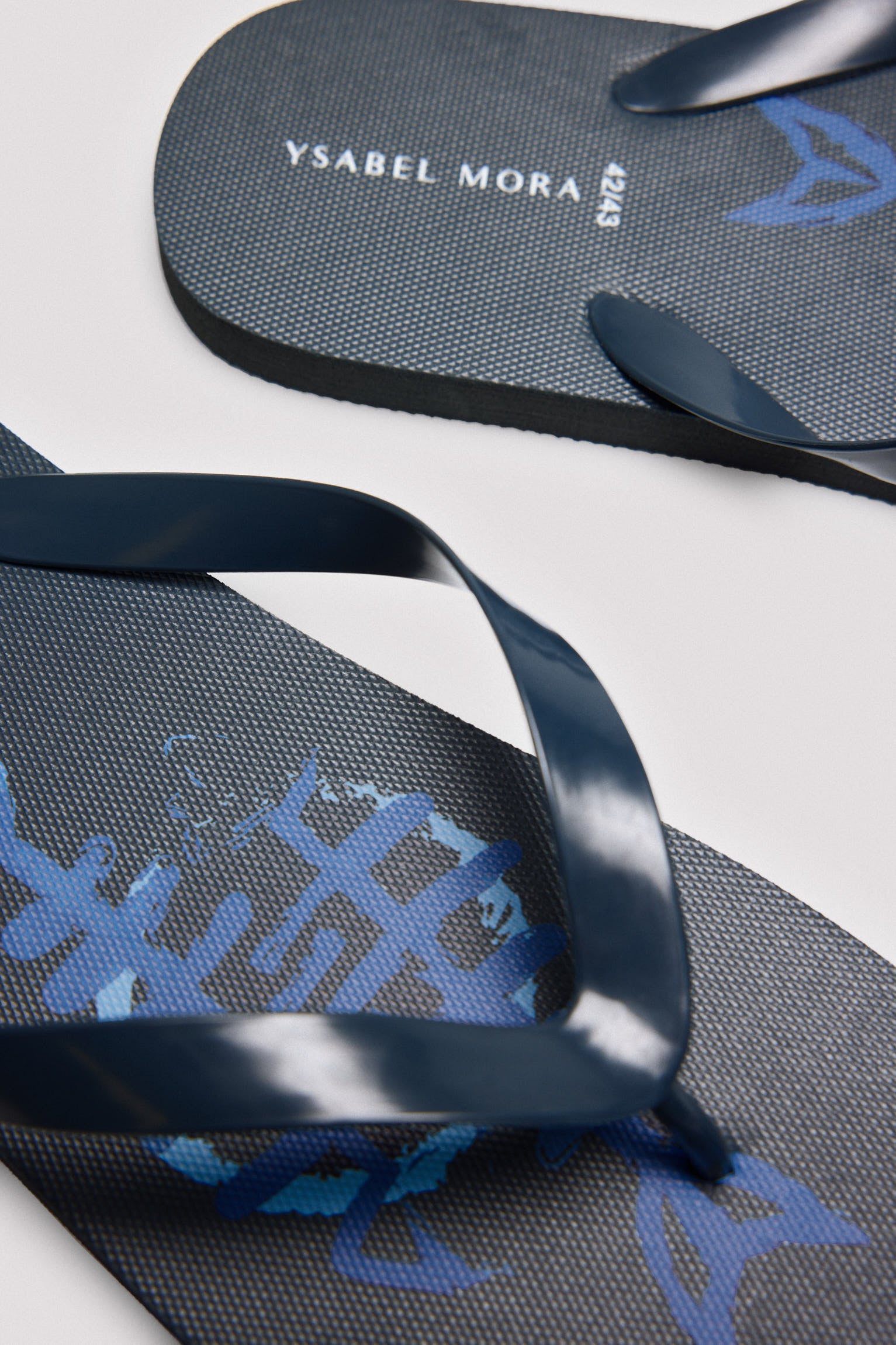 90517-3-chanclas-hombre-ysabel-mora-marino