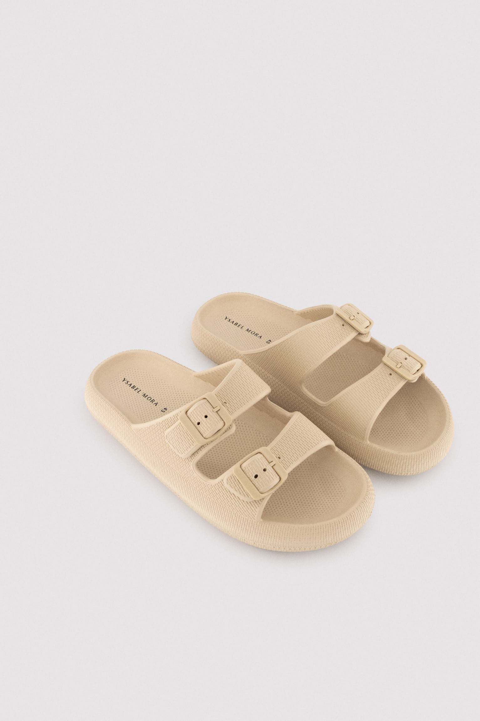 Chanclas hombre hebillas beige - Ysabel Mora