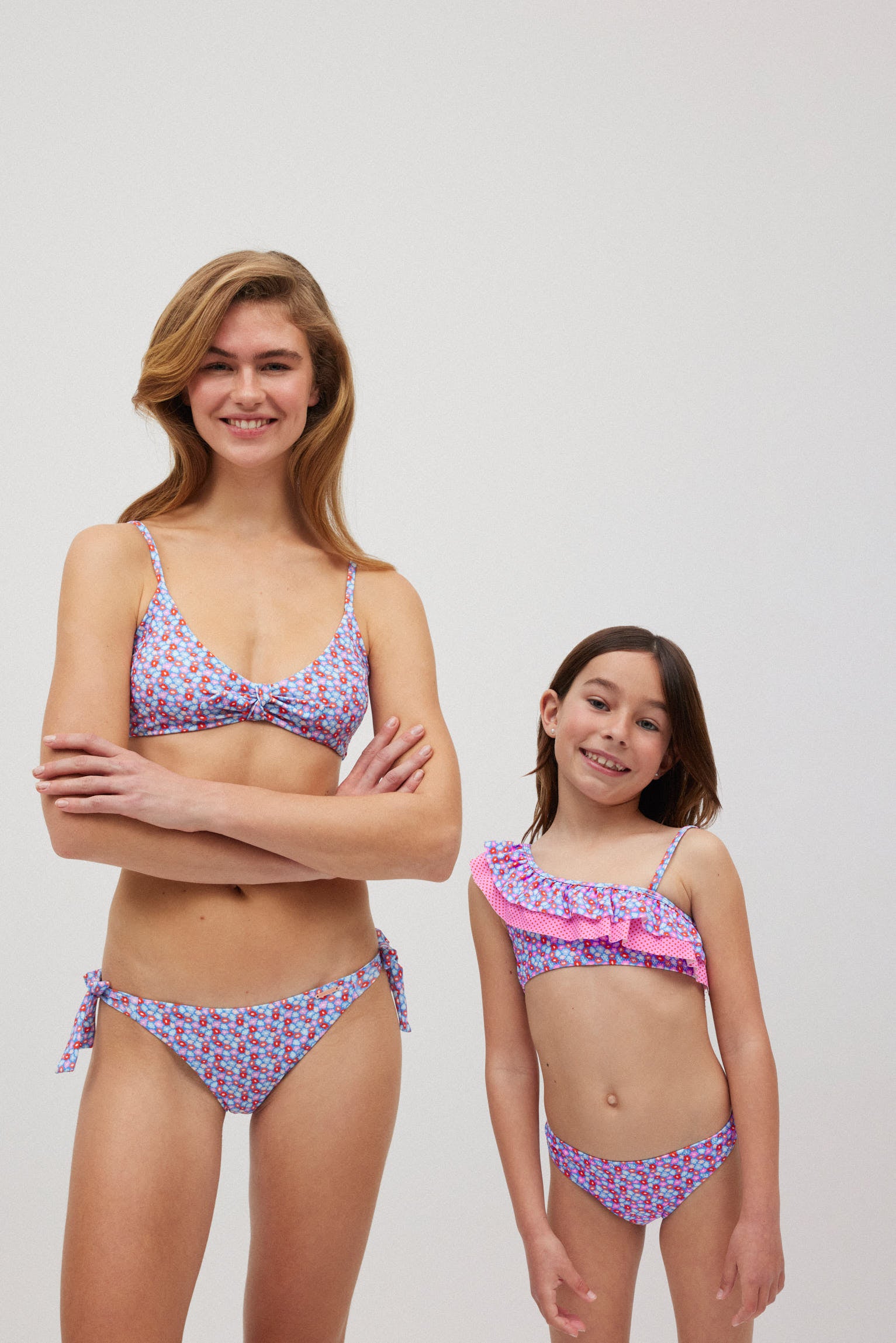 Conjunto de bikini triángulo pequeñas flores copa B - Ysabel Mora