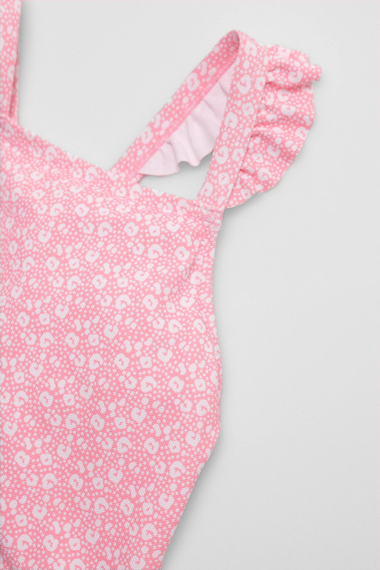 Bañador niña detalles volantes y tirantes cruzados estampado leopardo rosa - Ysabel Mora
