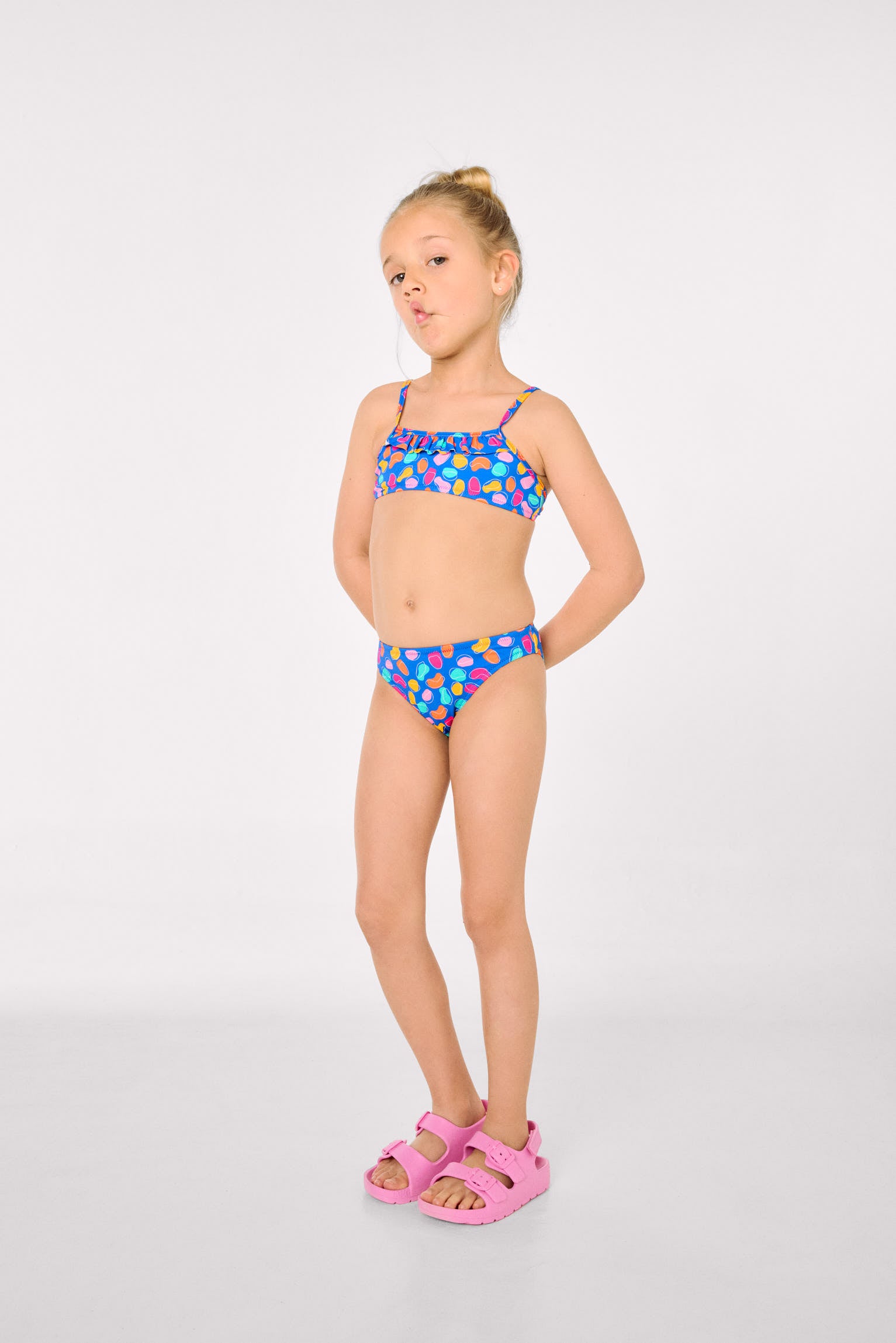 Bikini pour fille avec détails à volants, imprimé multicolore à motifs organiques