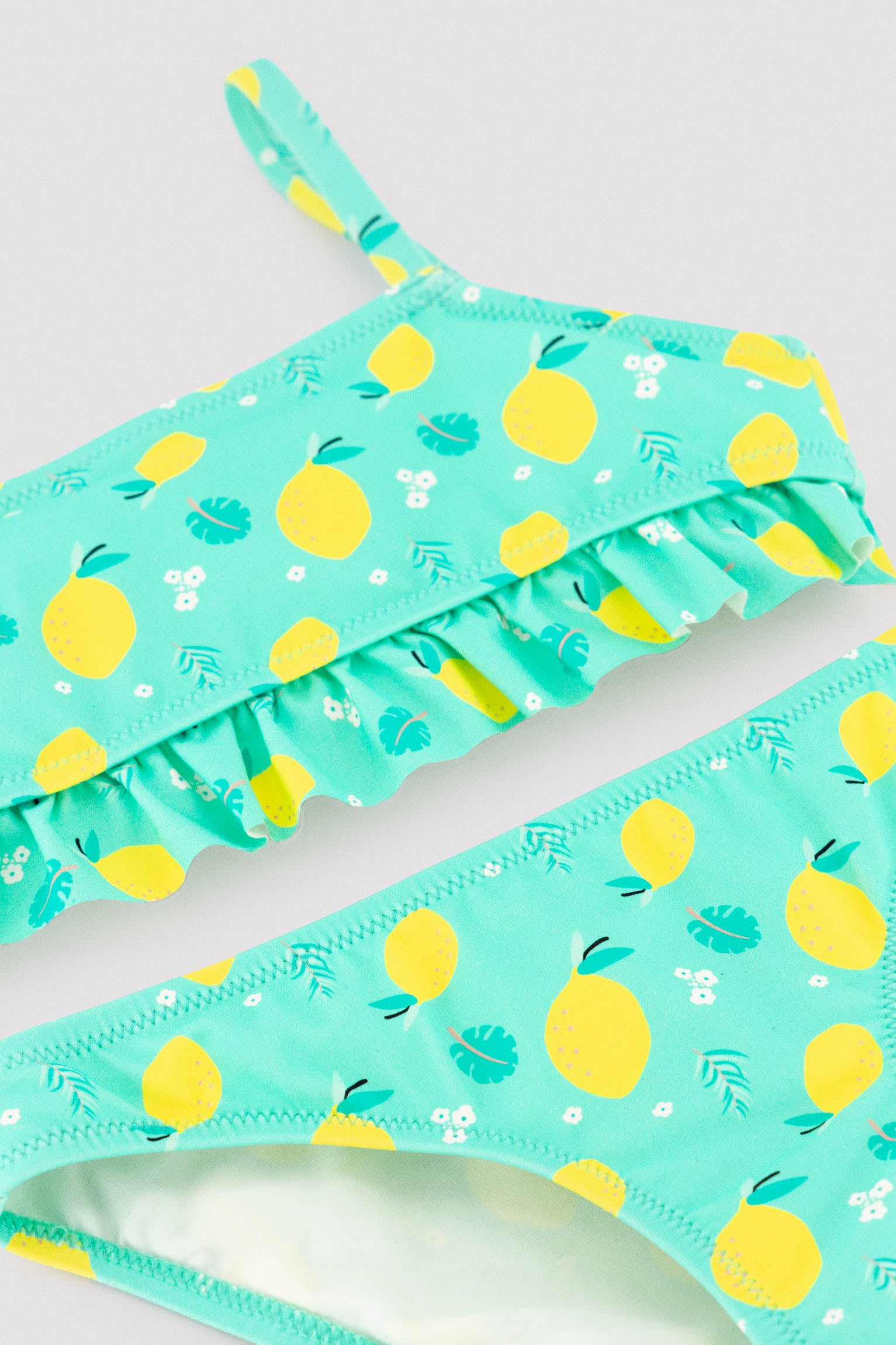 Bikini pour fille avec détails à volants imprimé citron