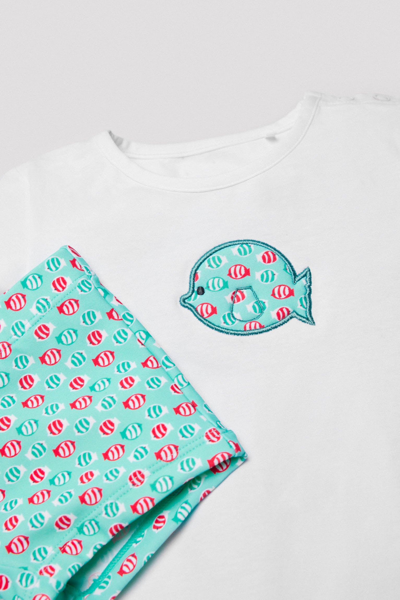 97075-2-set-camiseta-boxer-estampado-peces-nino-ysabel-mora-multicolor