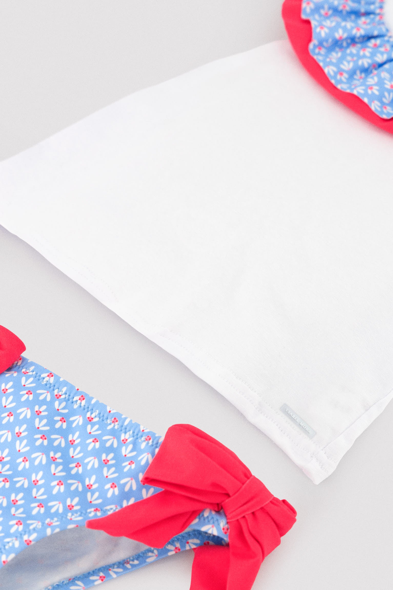 Conjunto bebé camiseta y braguita detalles volantes y lazos estampado flores - Ysabel Mora