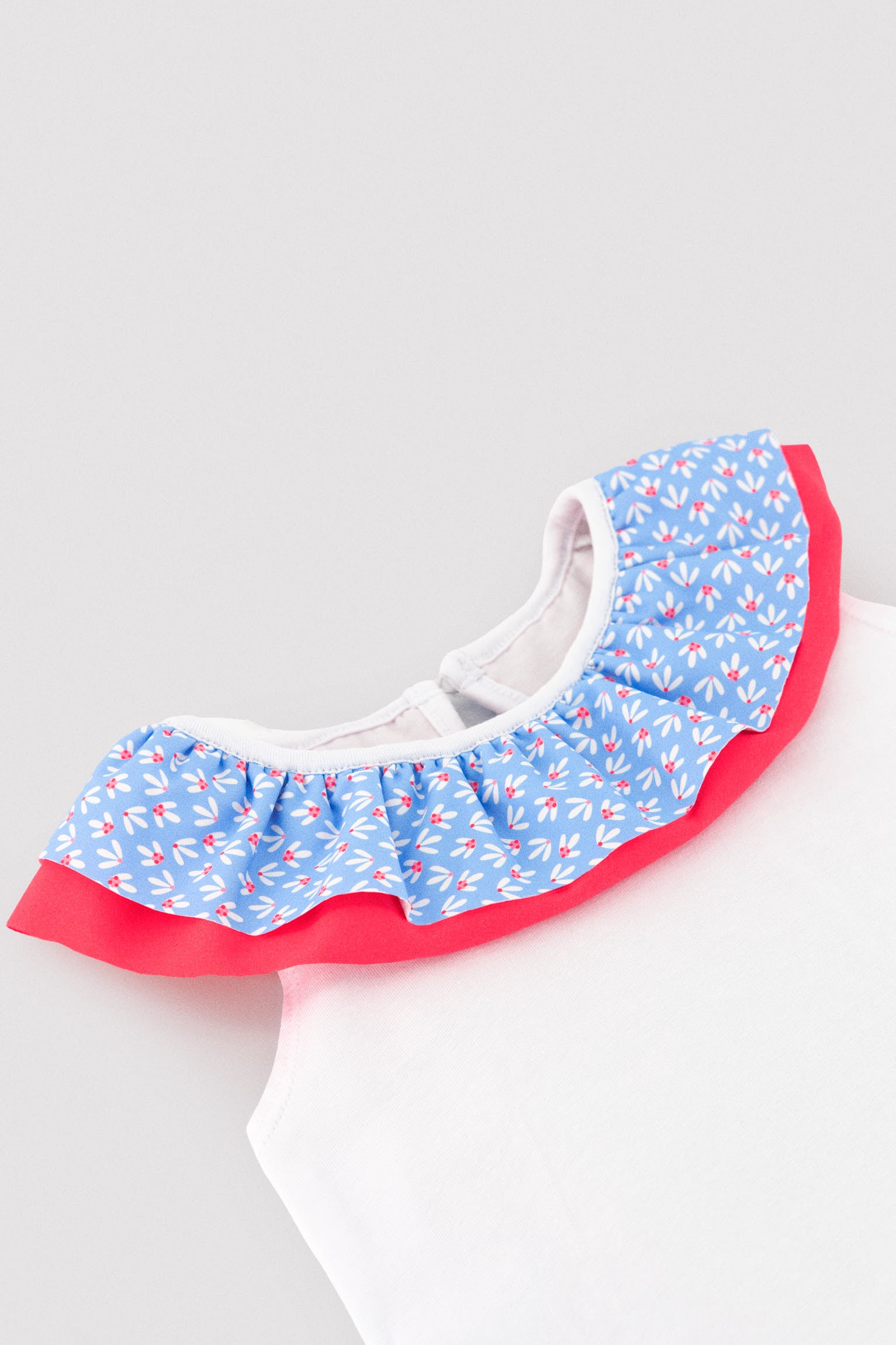Conjunto bebé camiseta y braguita detalles volantes y lazos estampado flores - Ysabel Mora
