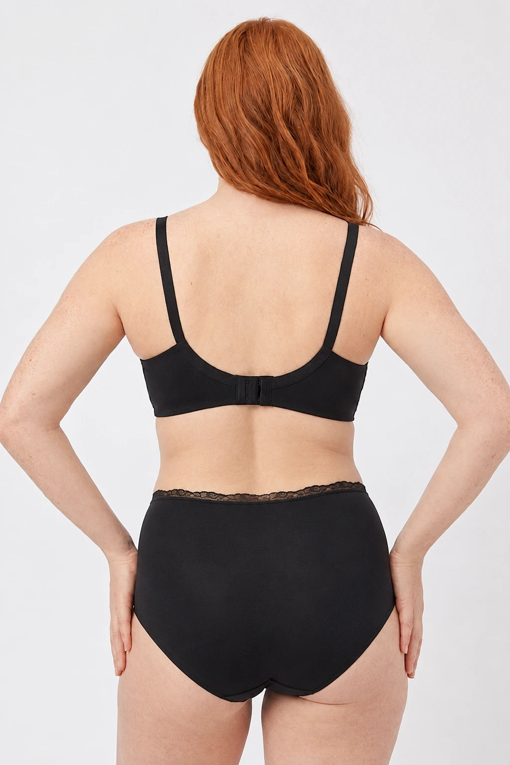 Culotte taille haute avec détails en dentelle noire
