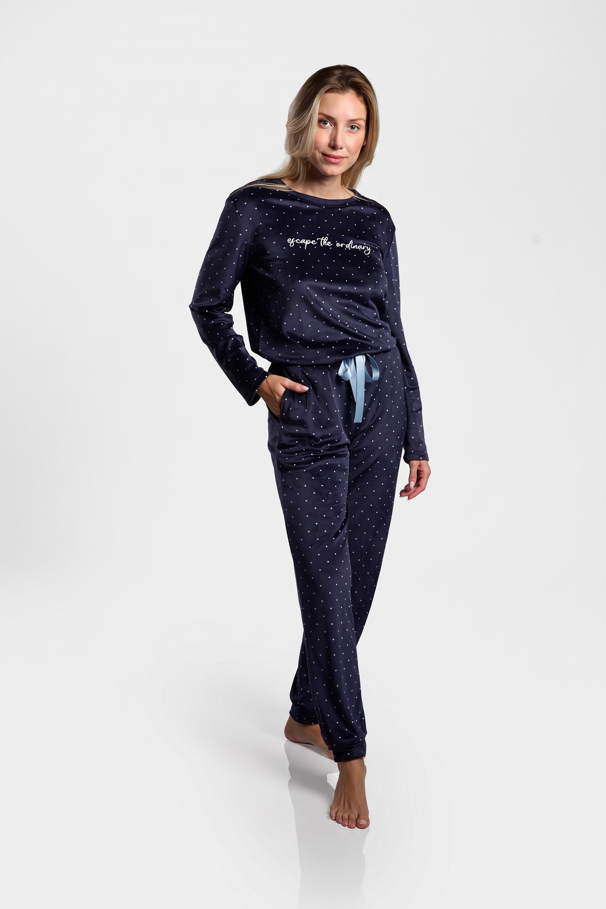 Pyjama long femme velours bleu marine à pois
