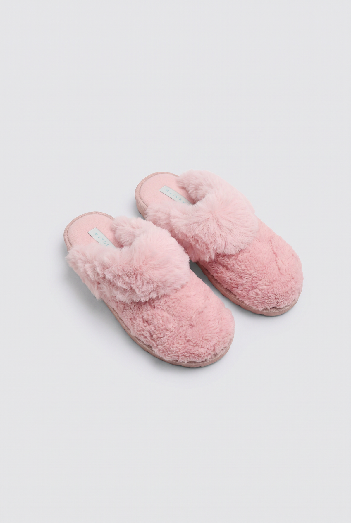 Chaussons roses en fourrure douce