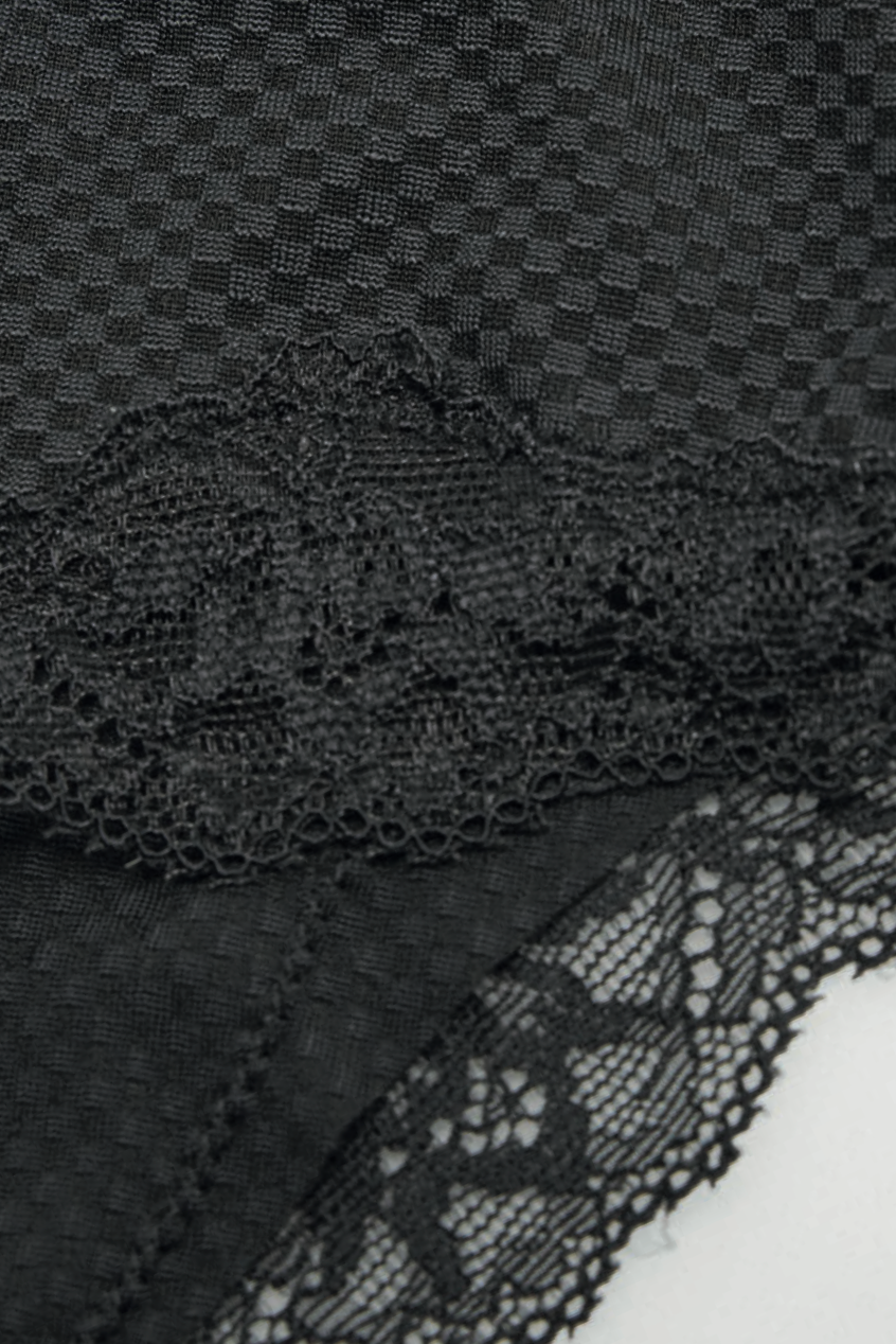 Culotte midi en dentelle noire
