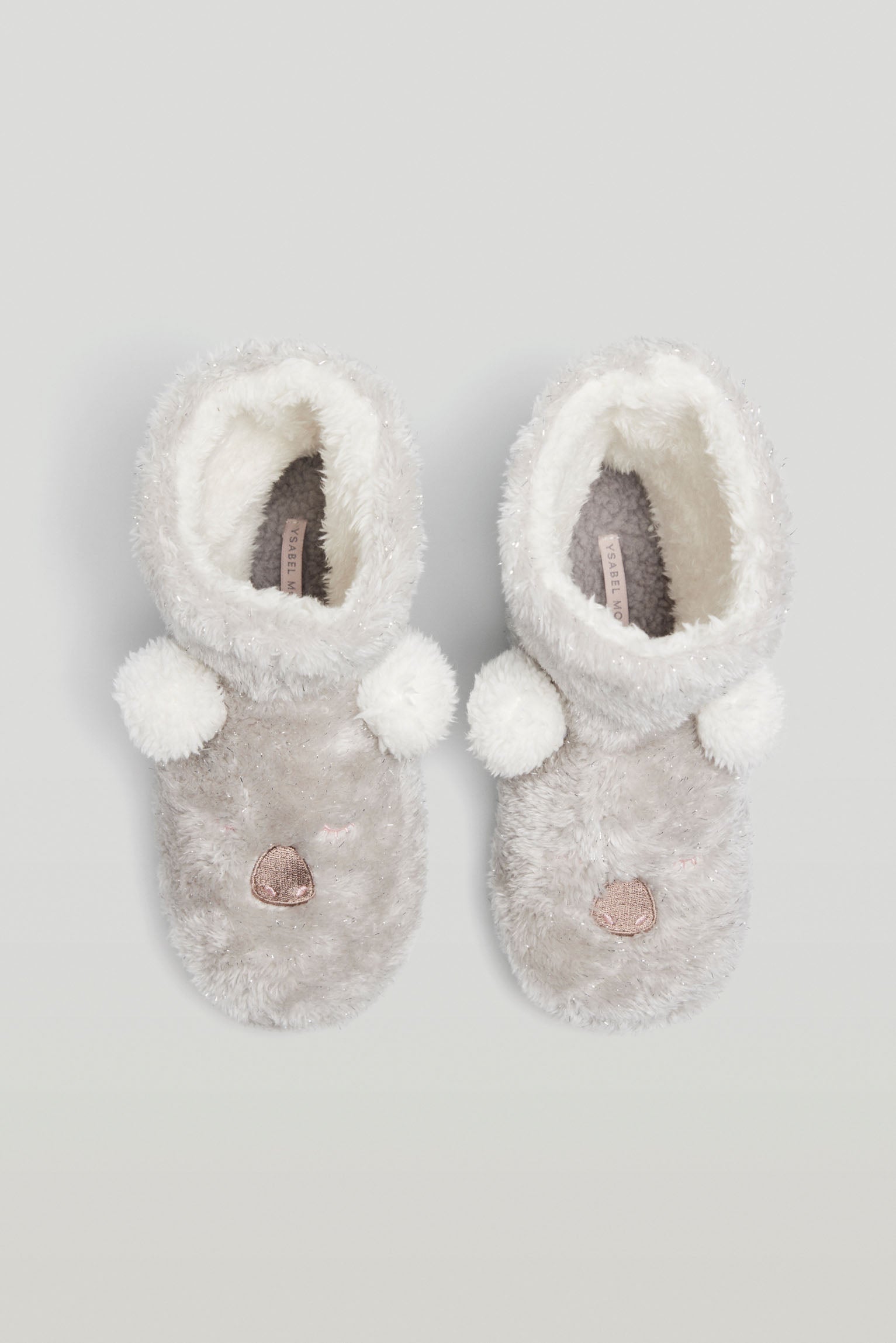 Botas de casa pelo pompones - Ysabel Mora