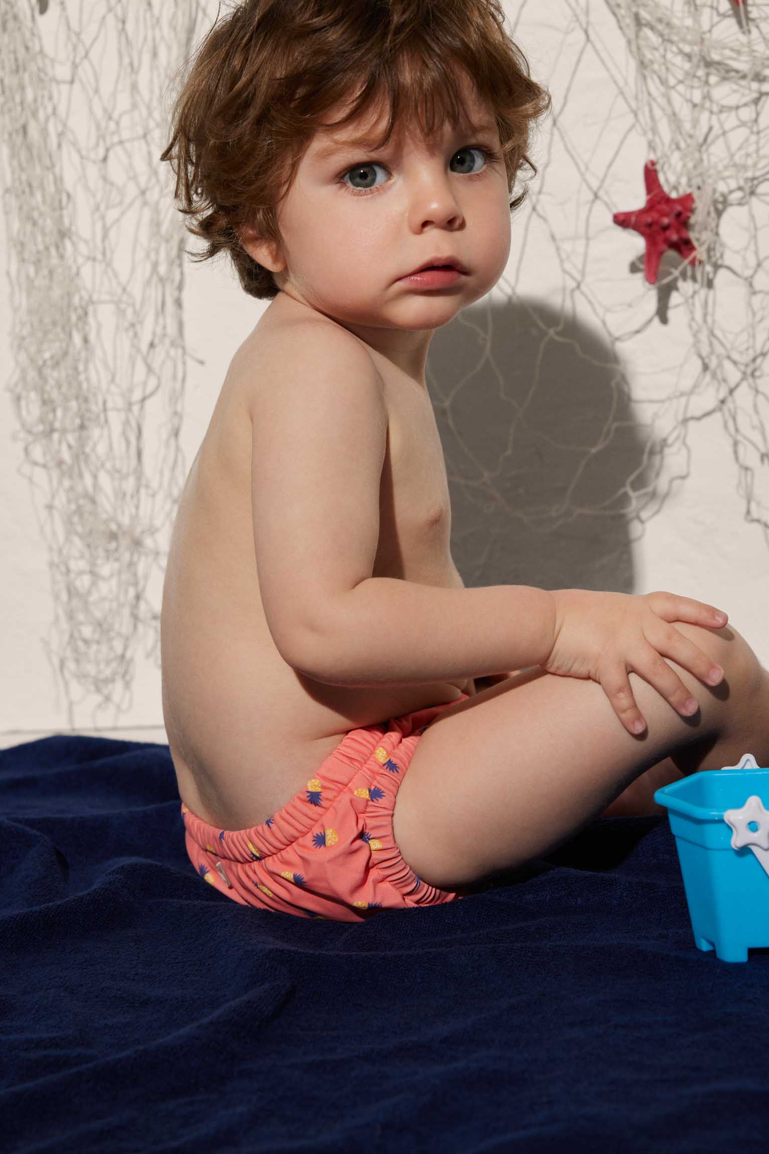 97044-3-culetin-antifugas-bano-bebe-estampado-pina-ysabel-mora - Coral