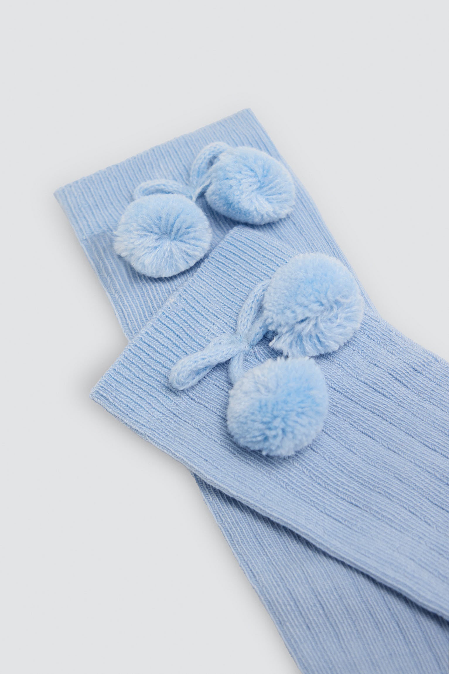 Chaussettes hautes enfant bleues détails pompons